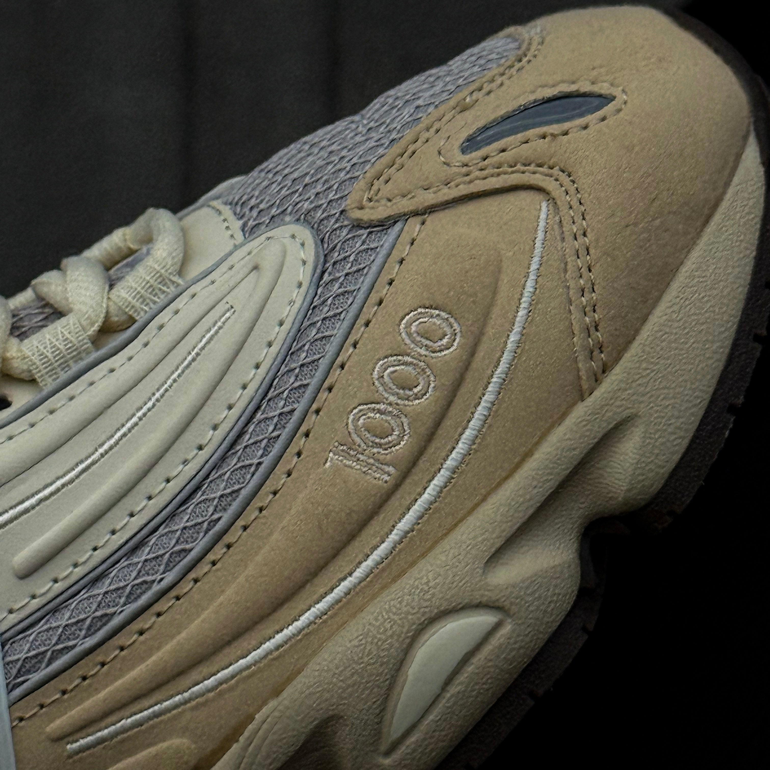 NEW BALANCE 1000 / INCENSE BLACK