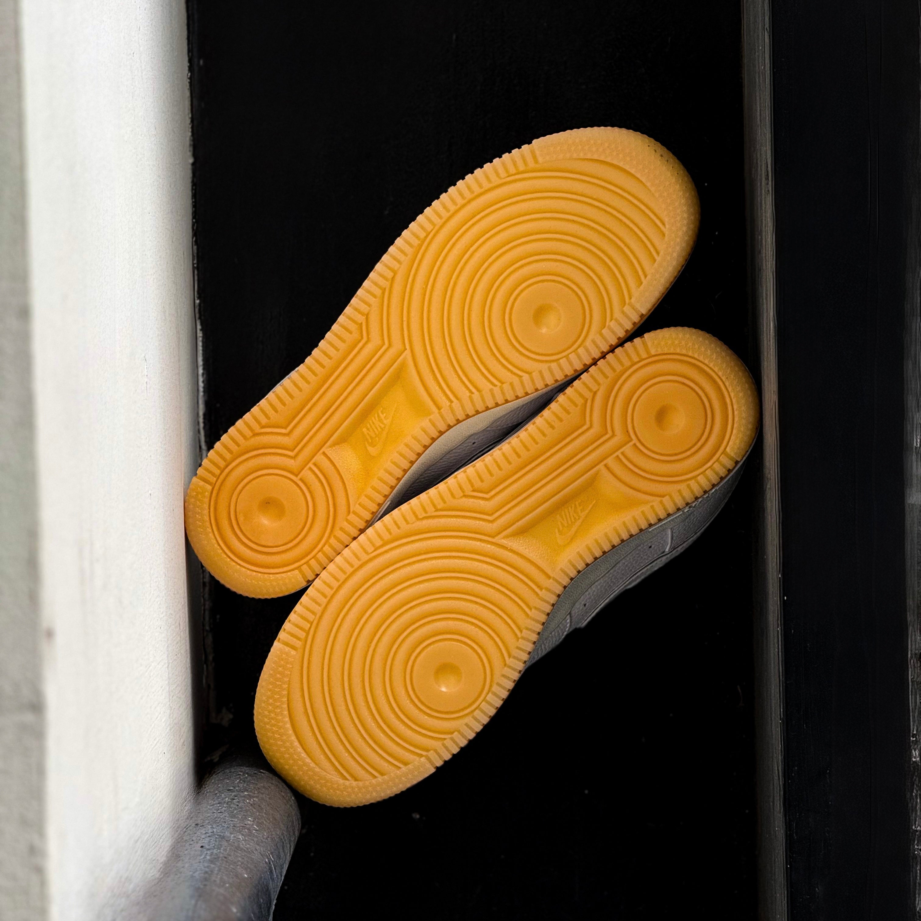 NIKE AIR FORCE ONE / A MA MANIERE