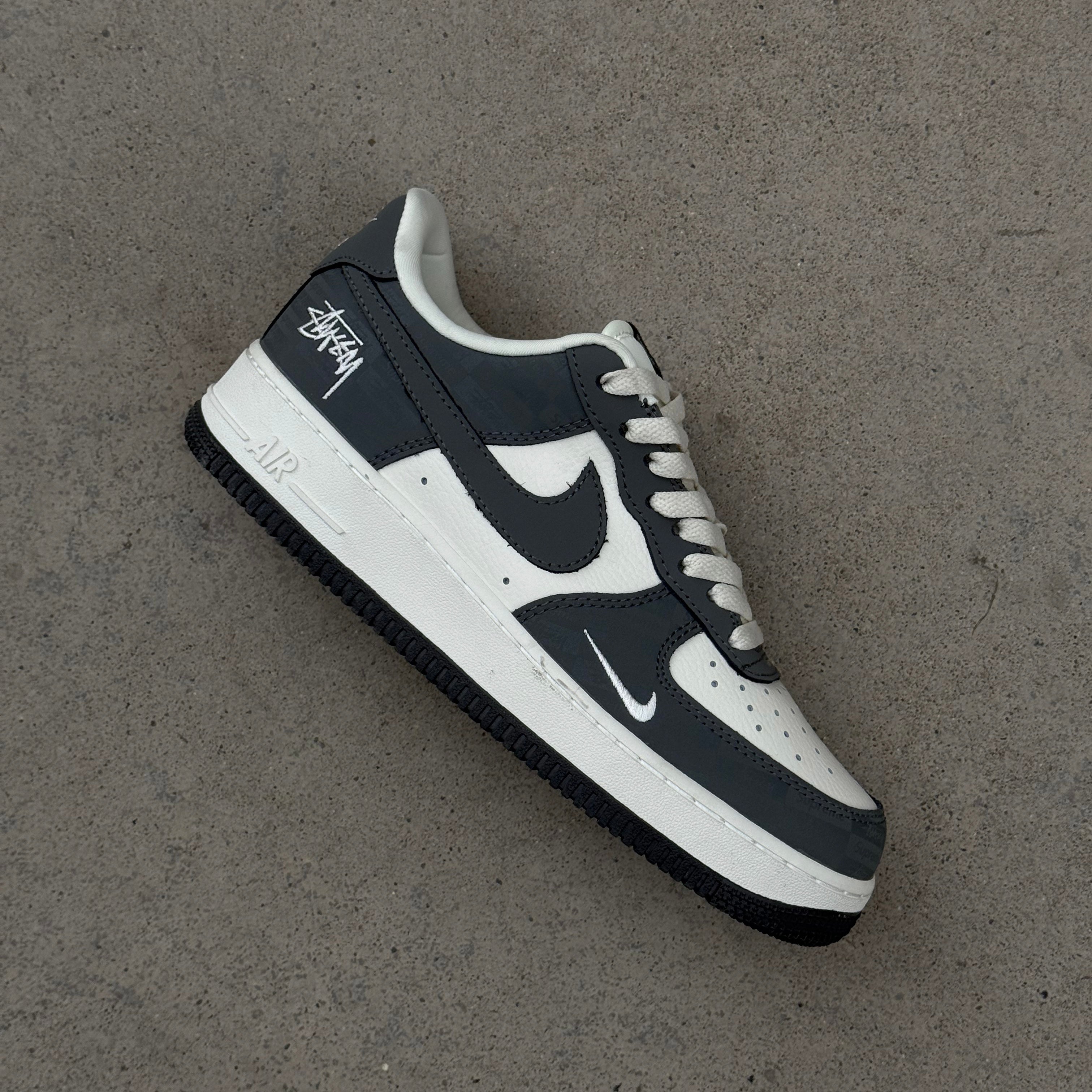 NIKE AIR FORCE ONE / STUSSY GREY