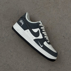 NIKE AIR FORCE ONE / STUSSY GREY