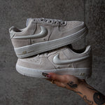 NIKE AIR FORCE ONE / LIGHT