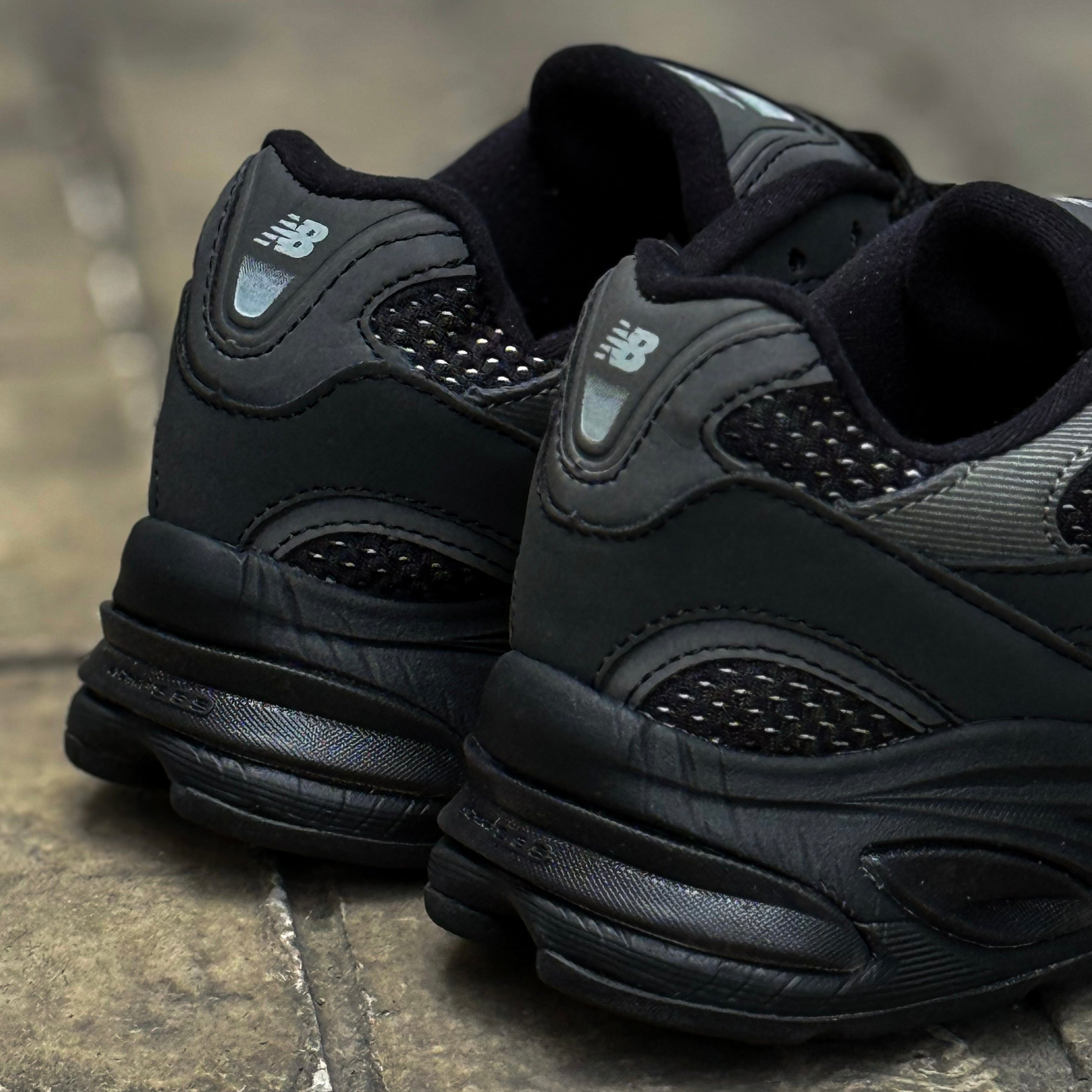 NEW BALANCE 2010 / BLACK