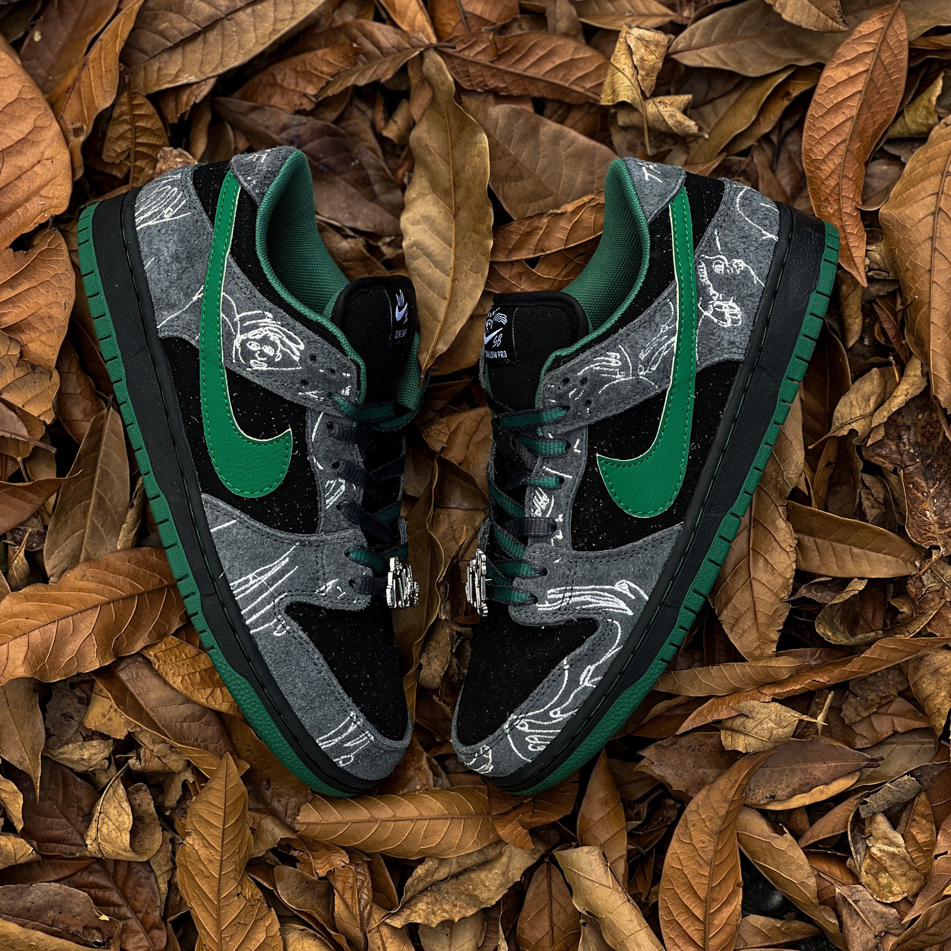 NIKE SB DUNK LOW / THERE SKATEBOARDS