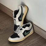 JORDAN 1 LOW / JADE SMOKE