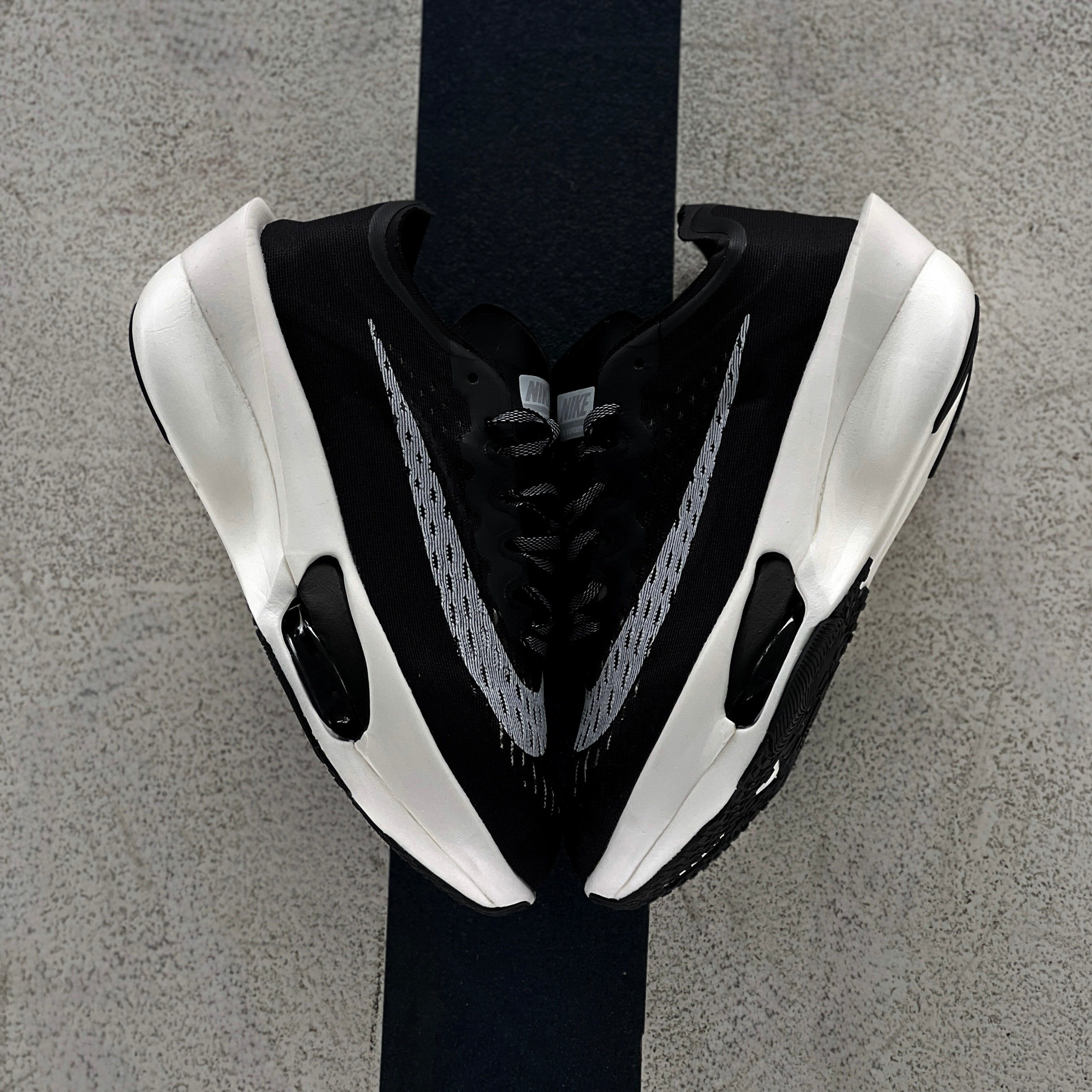 NIKE AIR ZOOM ALPHAFLY / BLACK