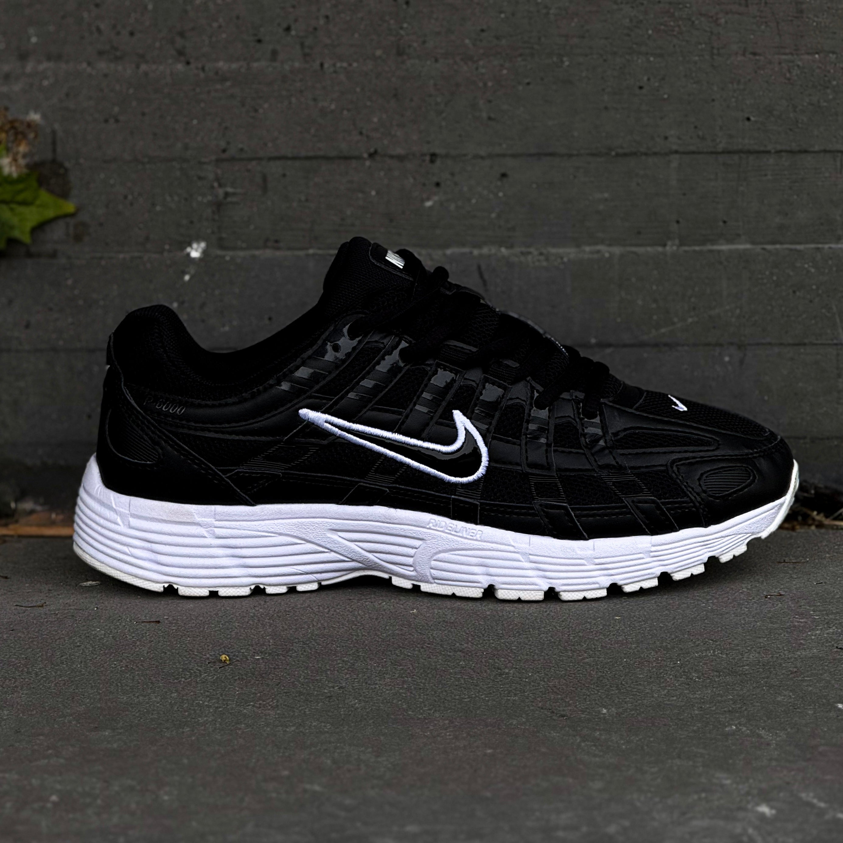 NIKE P-6000 / BACK ANTHRACITE WHITE