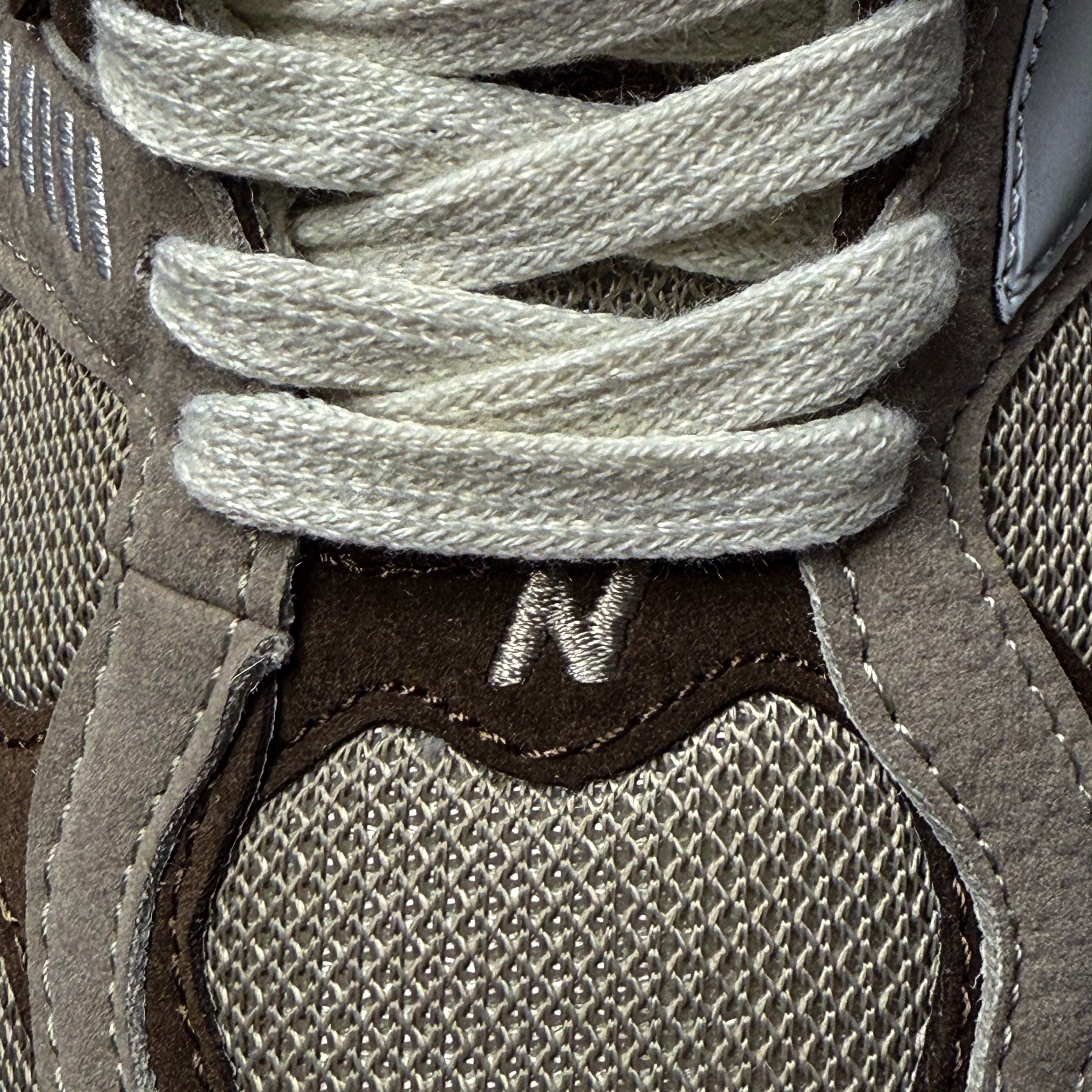 NEW BALANCE 9060 / BROWN BEIGE