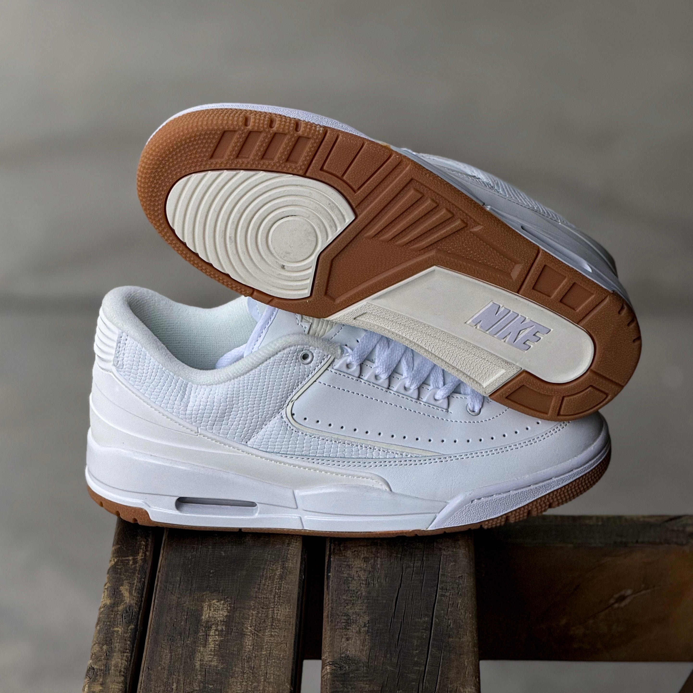 AIR JORDAN 2/3 / WHITE GUM