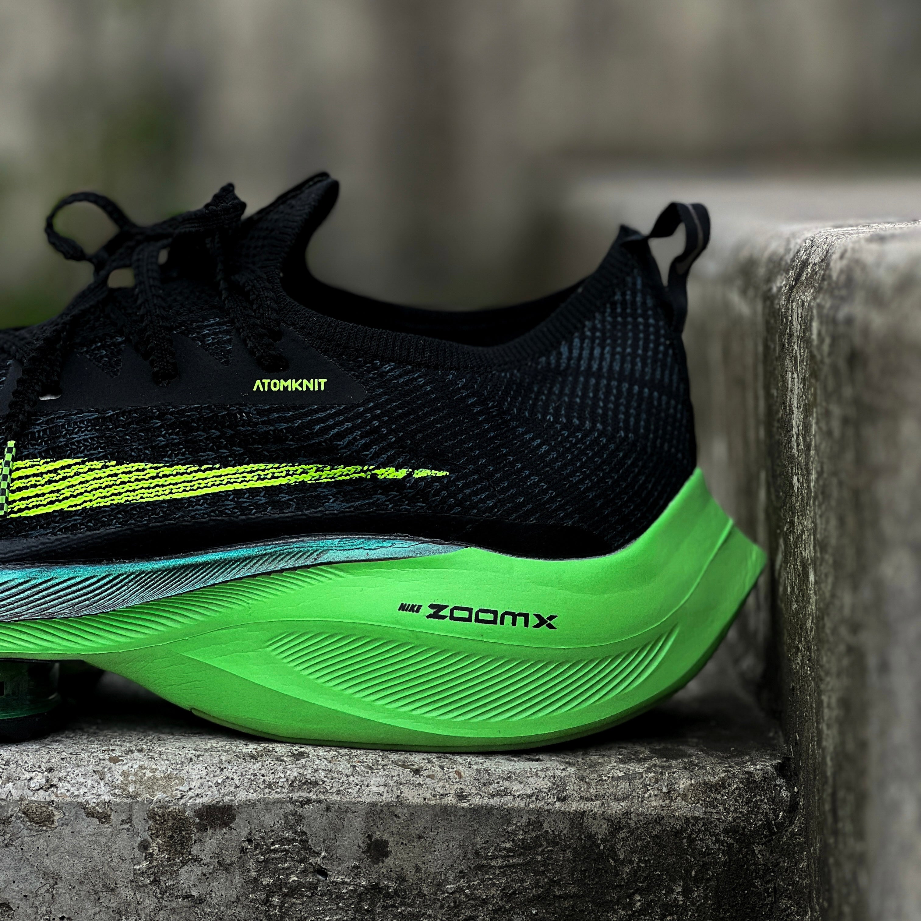 NIKE AIR ZOOM ALPHAFLY / BLACK ELECTRIC GREEN
