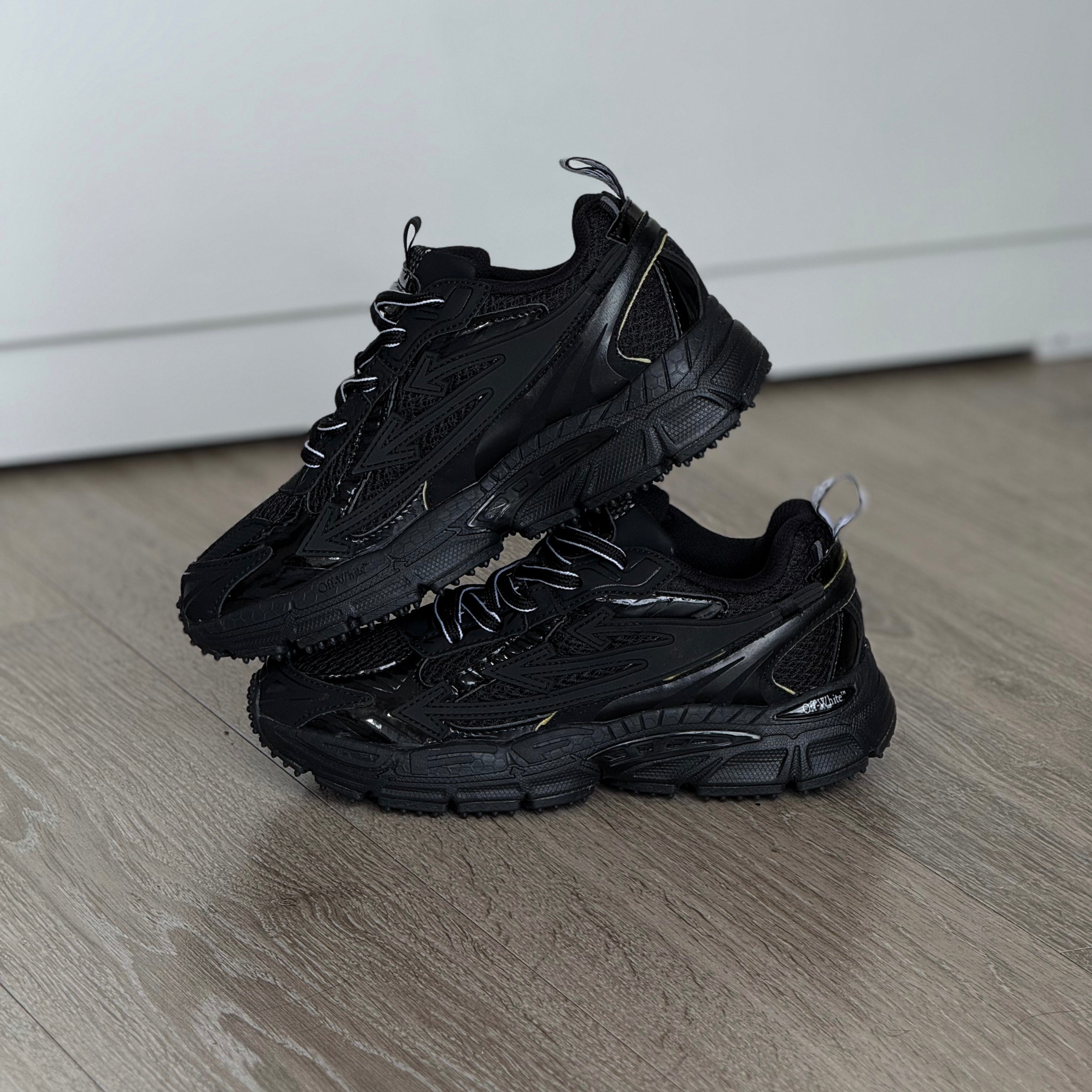 OFF WHITE BE RIGHT / BACK BLACK