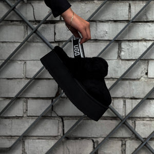 UGG FUNKETTE SLIPPER / BLACK