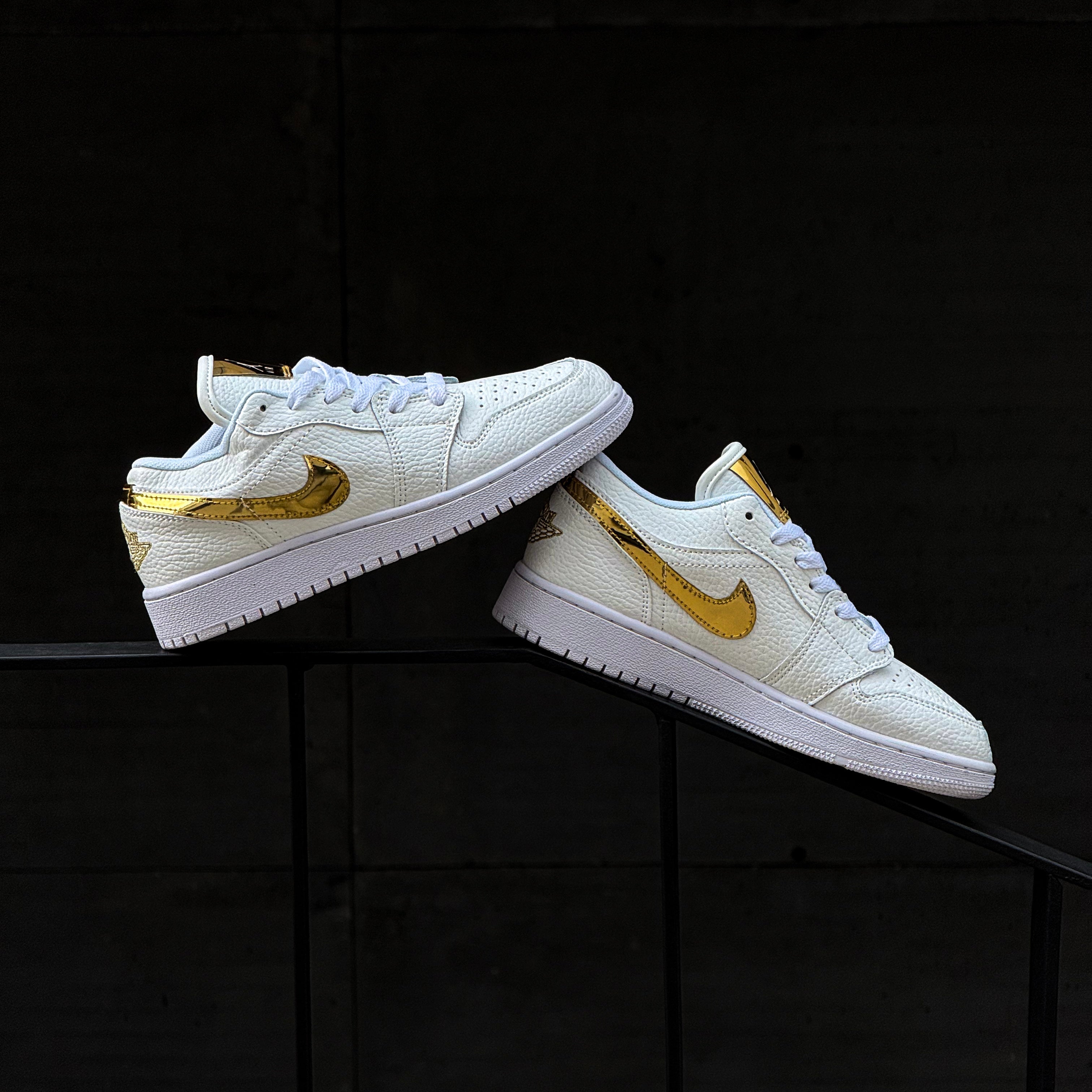 AIR JORDAN 1 LOW SE / WHITE GOLD