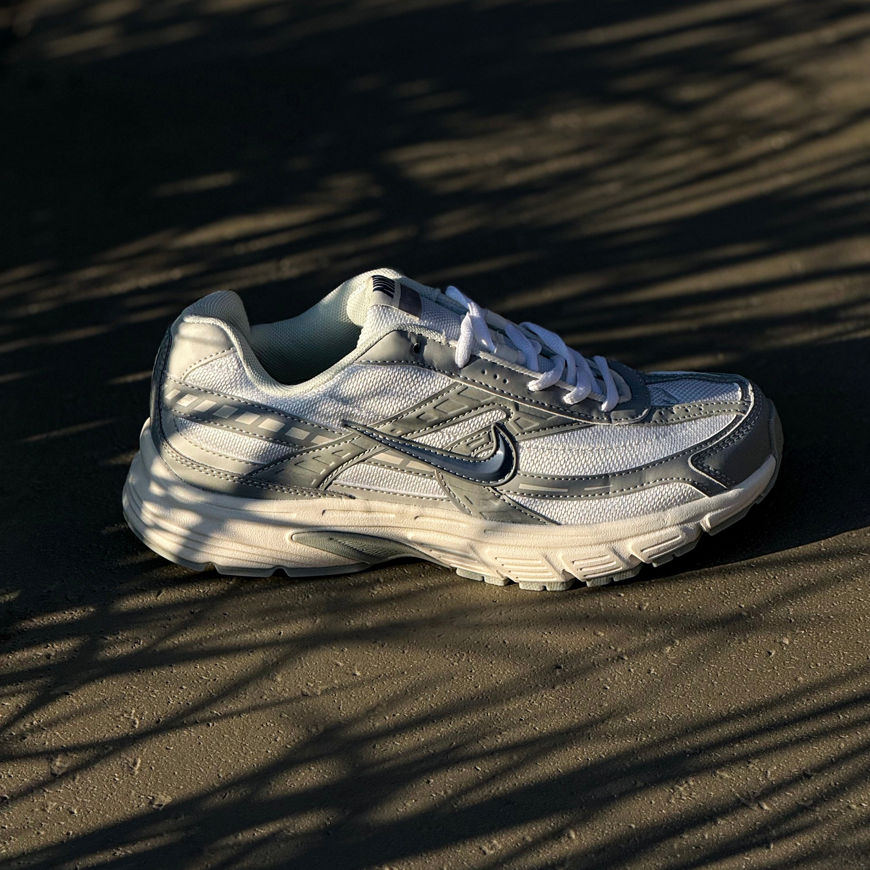 NIKE INTIATOR / PHANTOM LIGHT BONE