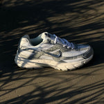 NIKE INTIATOR / PHANTOM LIGHT BONE