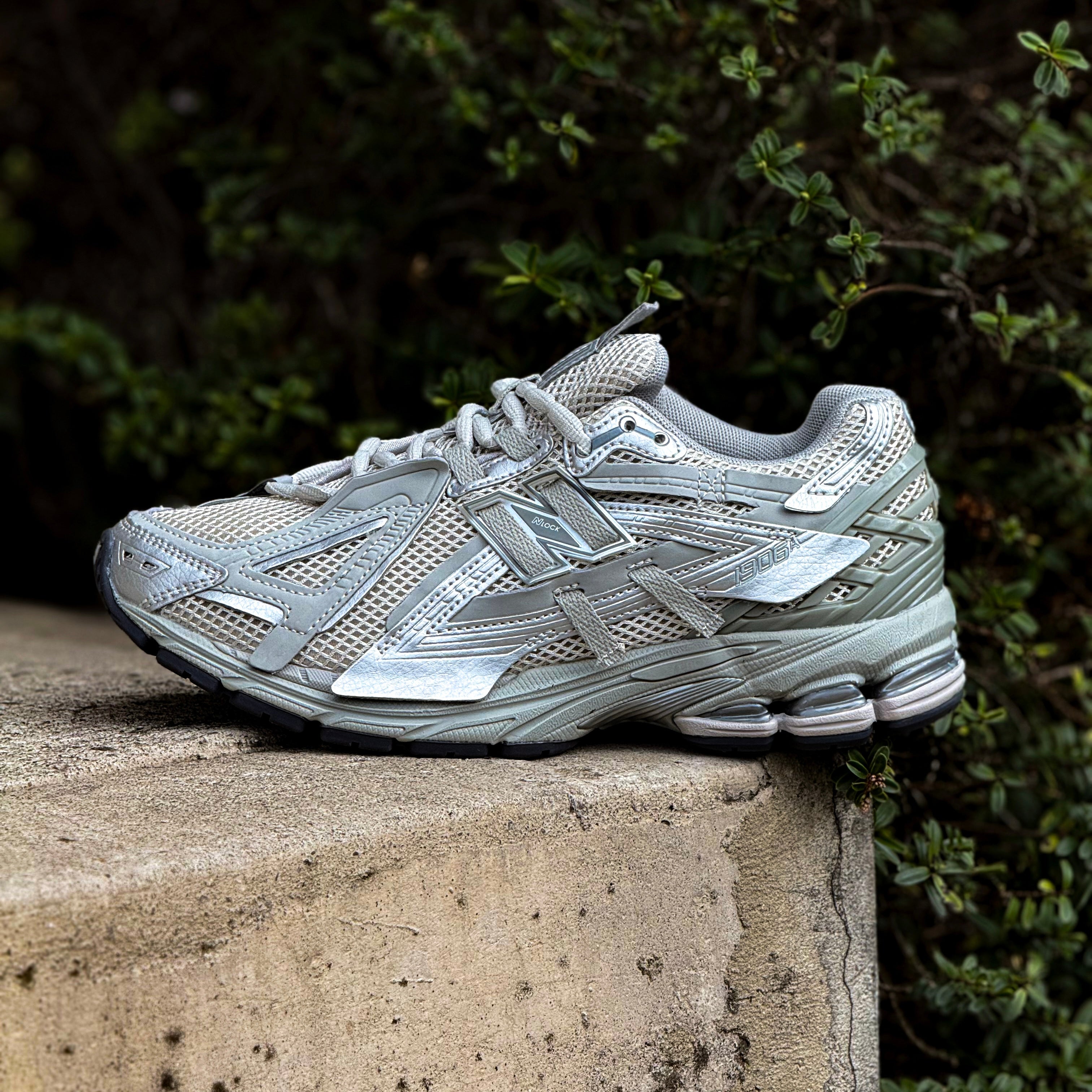 NEW BALANCE 1906A / CONCRETE SILVER METALIC