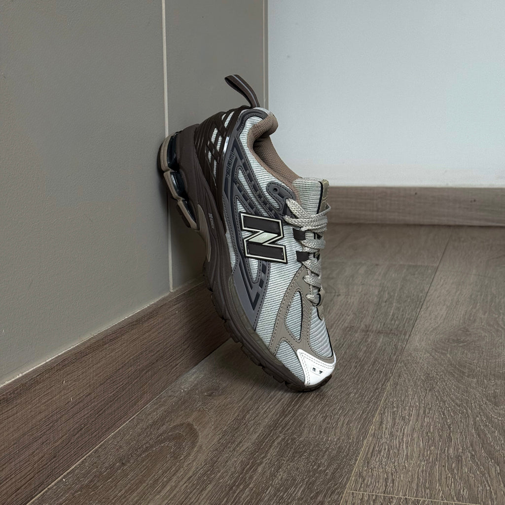 NEW BALANCE 1906R / DRIFTWOOD DARK MUSHROOM