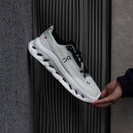 ON RUNNING CLOUDTILD / BLACK IVORY