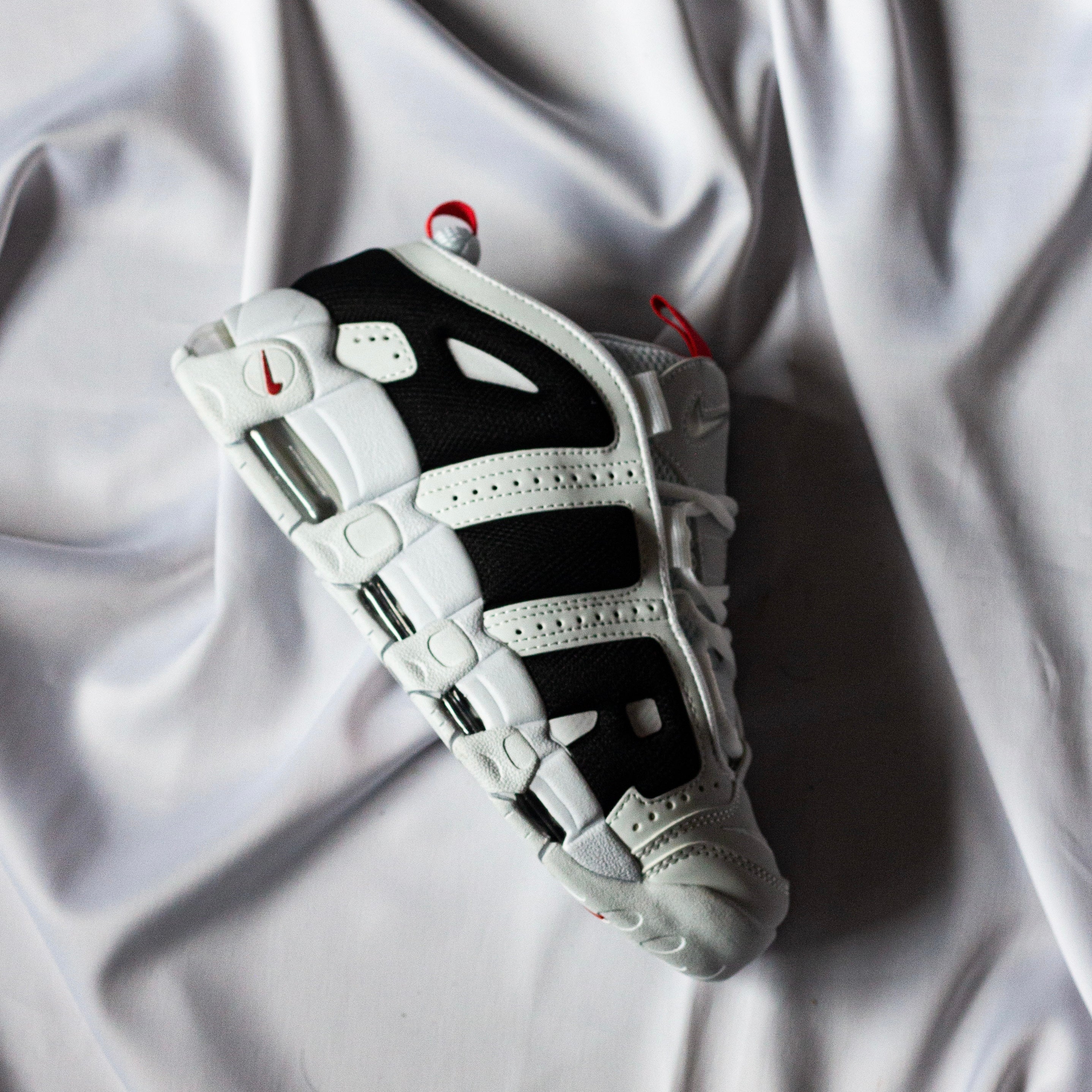 NIKE AIR MORE UPTEMPO / WHITE