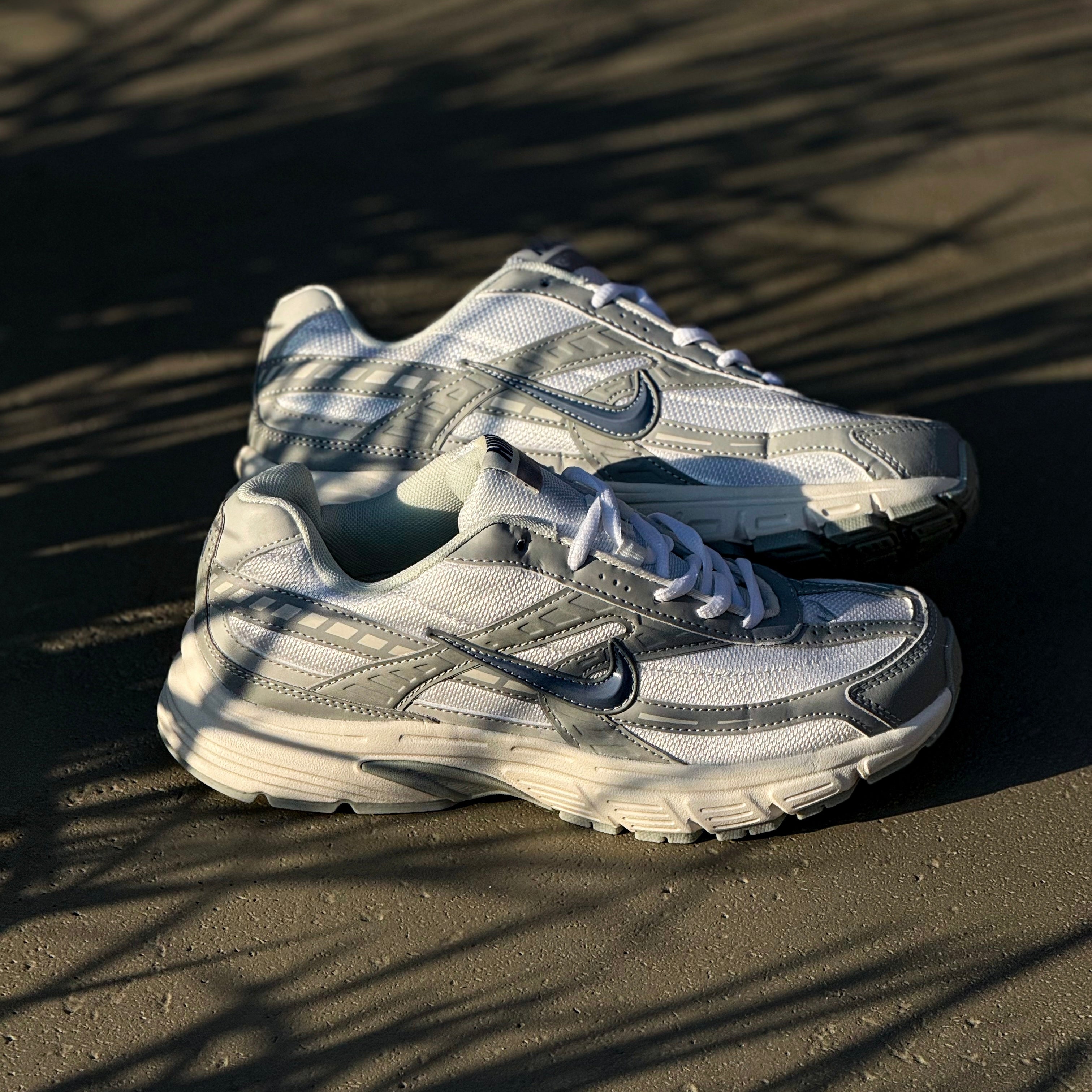 NIKE INTIATOR / PHANTOM LIGHT BONE