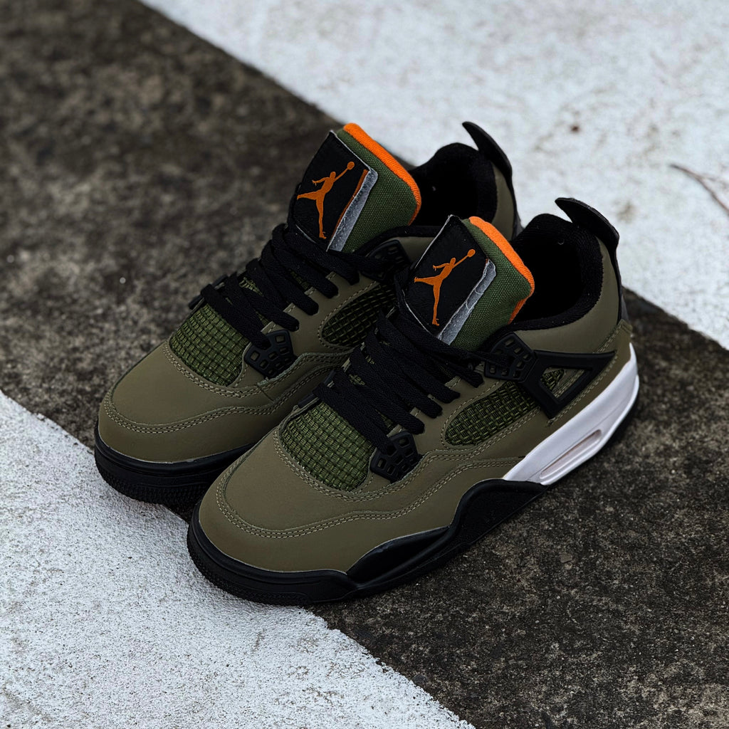 JORDAN 4 RETRO / UNDEFEATED
