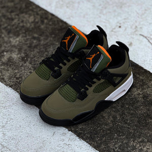 JORDAN 4 RETRO / UNDEFEATED