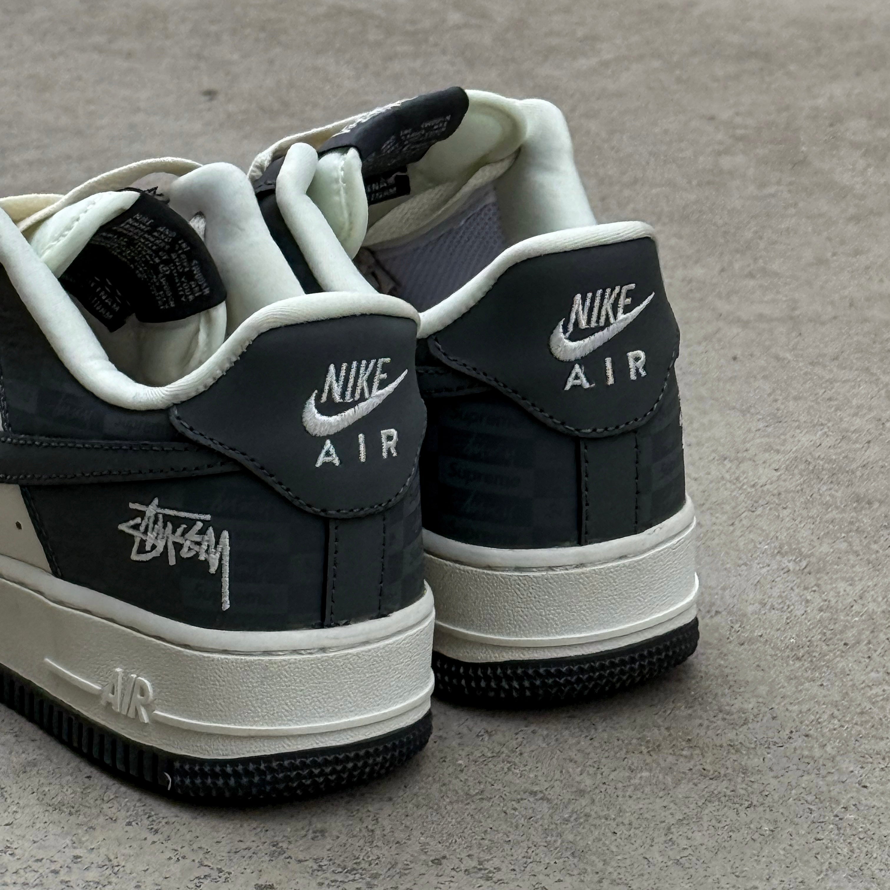 NIKE AIR FORCE ONE / STUSSY GREY