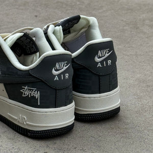 NIKE AIR FORCE ONE / STUSSY GREY