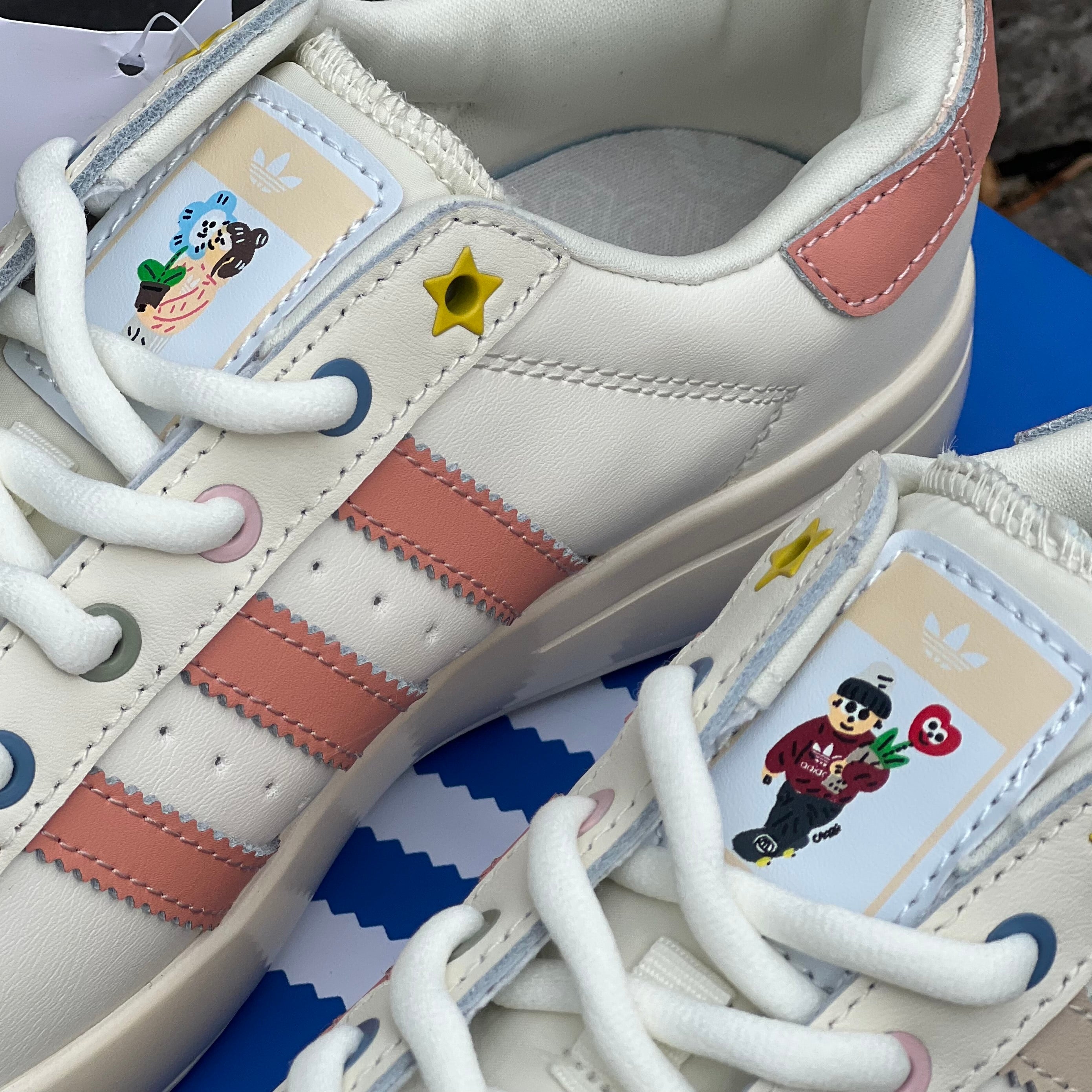 ADIDAS SUPERSTAR / WHITE FLOWERS