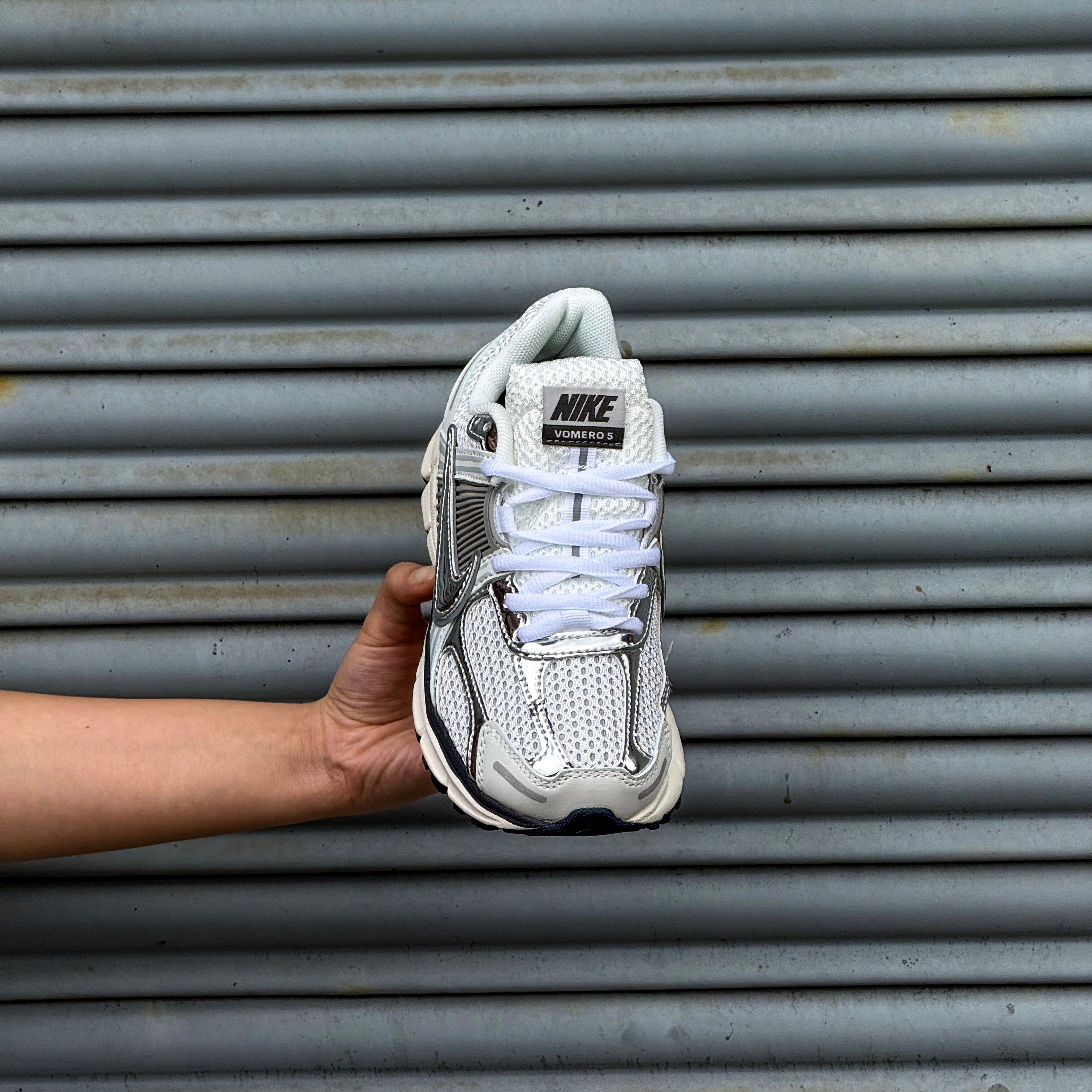 NIKE ZOOM VOMERO 5 / GREY