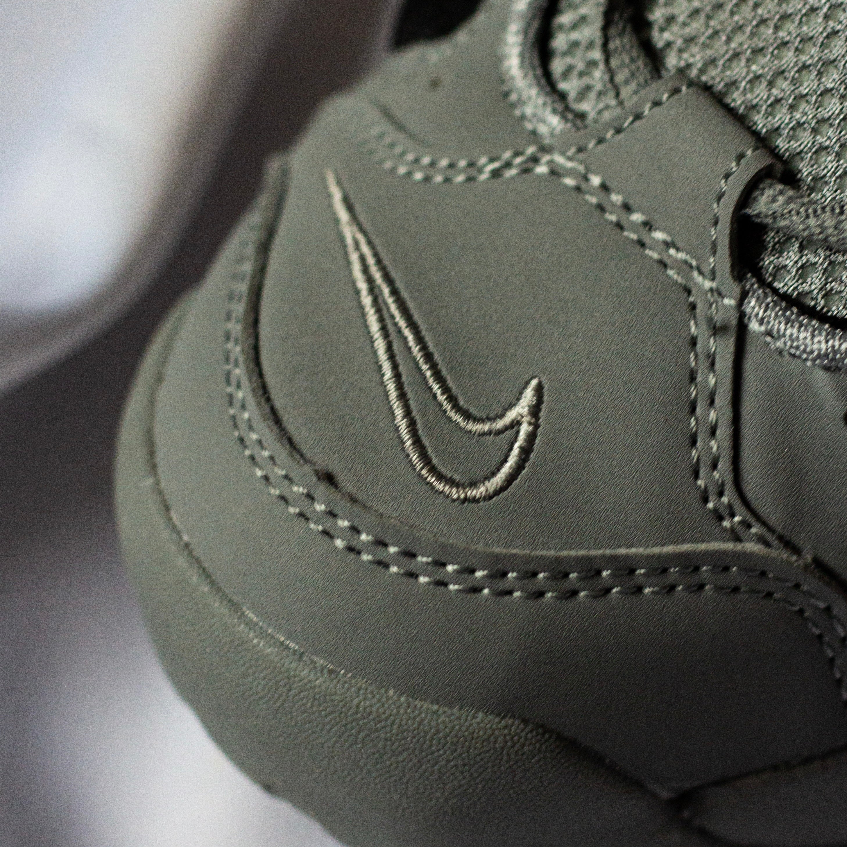 NIKE AIR MORE UPTEMPO / DARK GREY