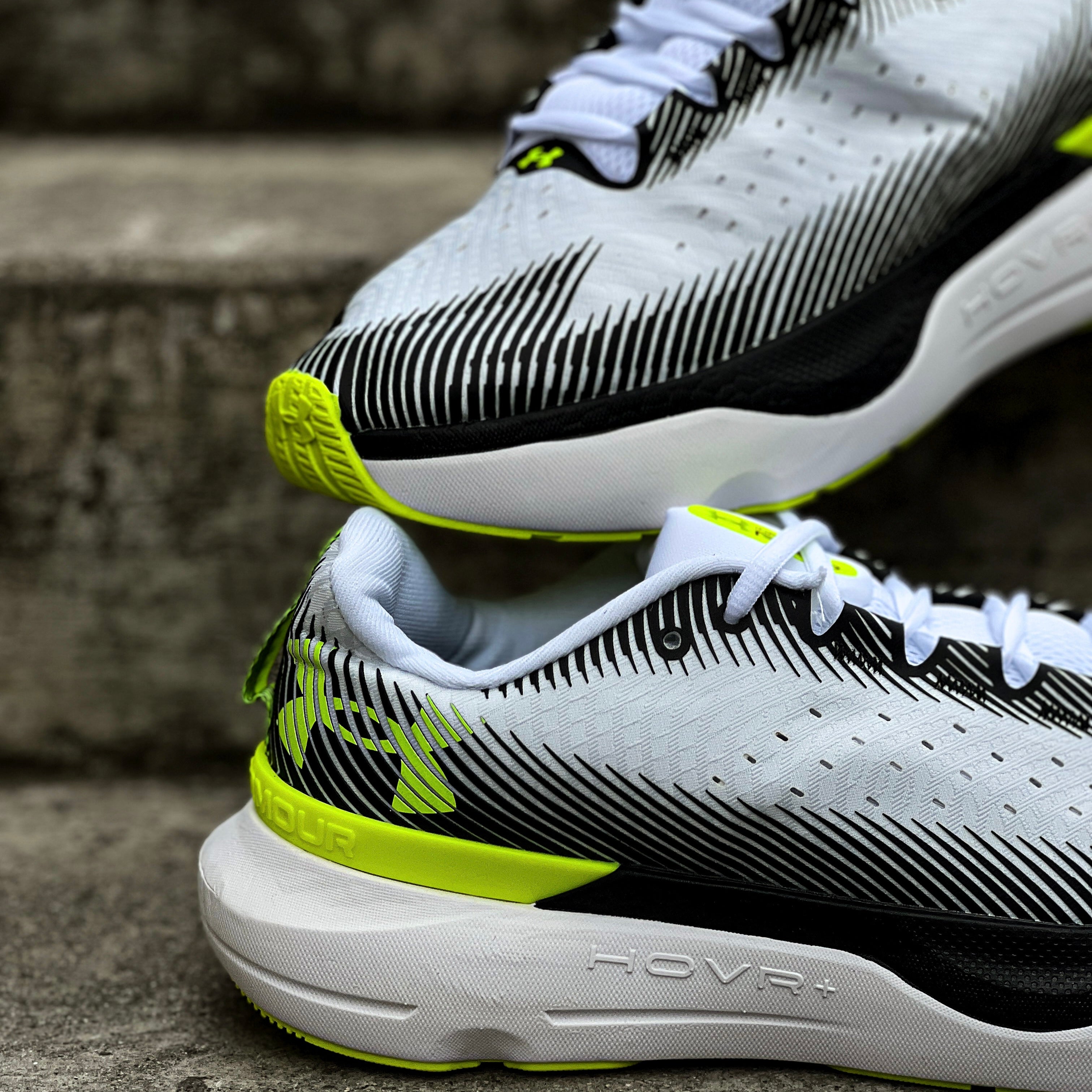 UNDER ARMOUR HOVR / WHITE GREEN