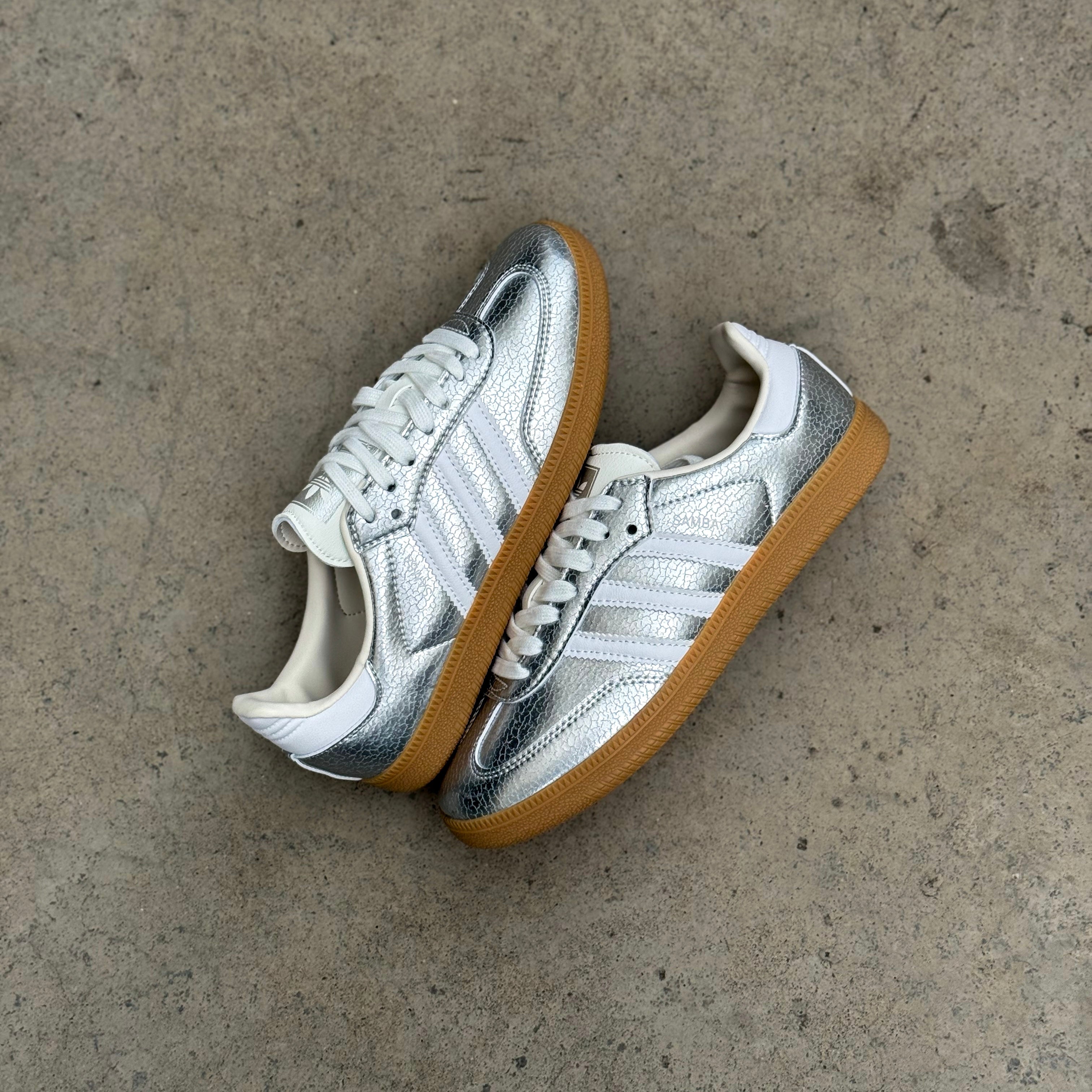 ADIDAS SAMBA OG / SILVER METALLIC CRACKED LEATHER