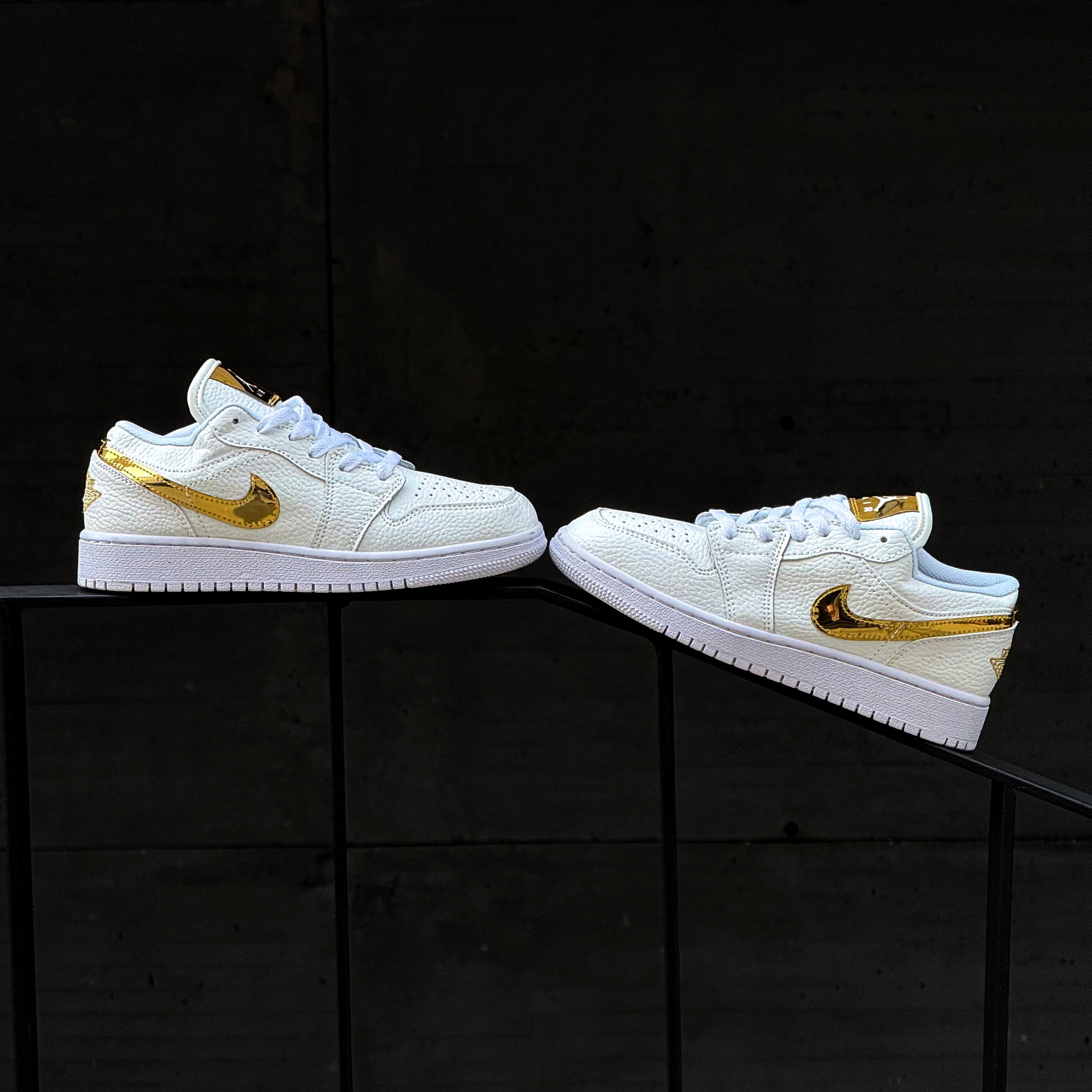 AIR JORDAN 1 LOW SE / WHITE GOLD