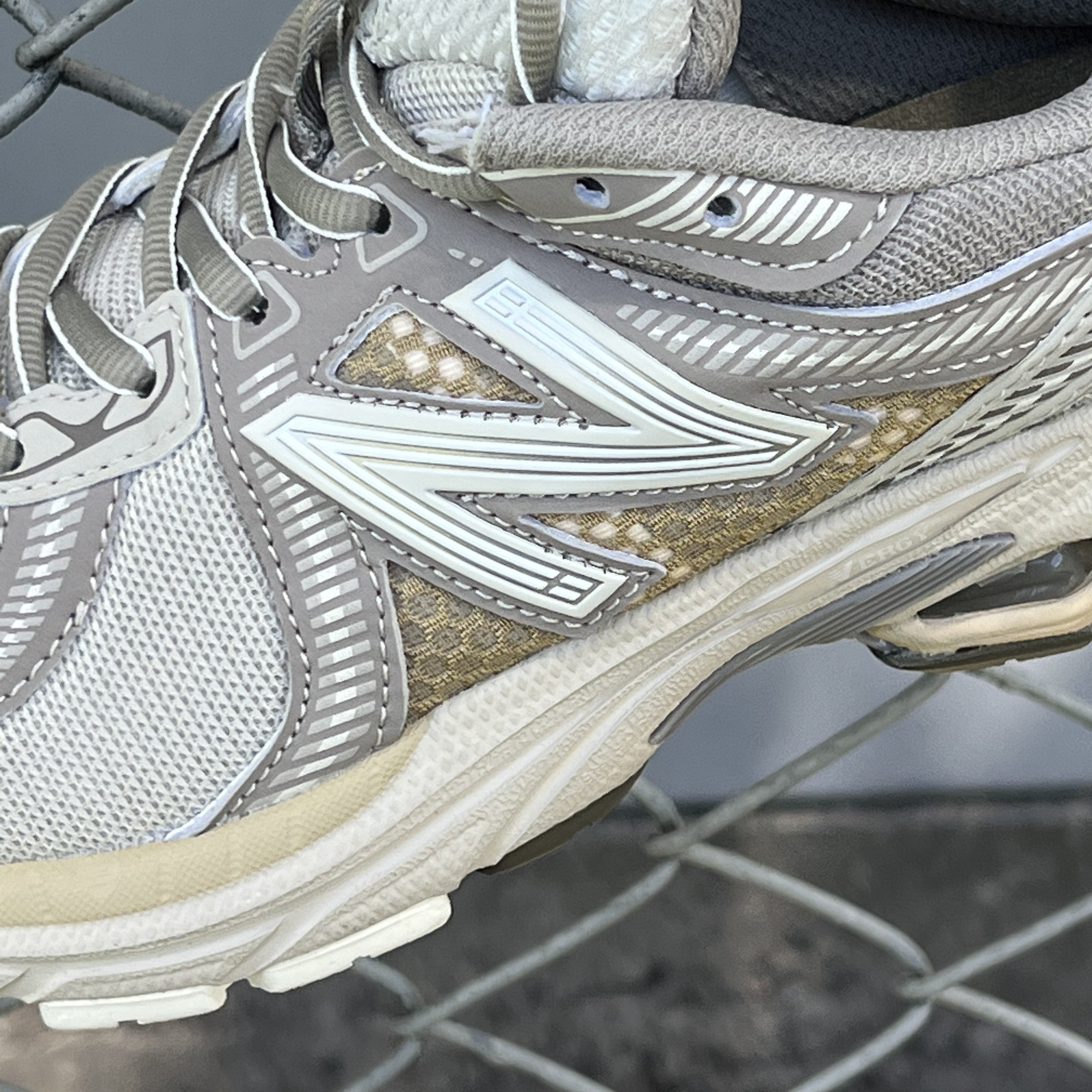 New Balance 860 / Beige Timberwolf V2