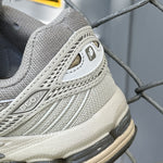 New Balance 860 / Beige Timberwolf V2
