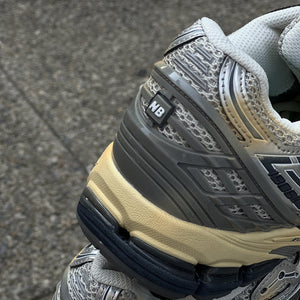 New Balance 1906R / Silver - NLock