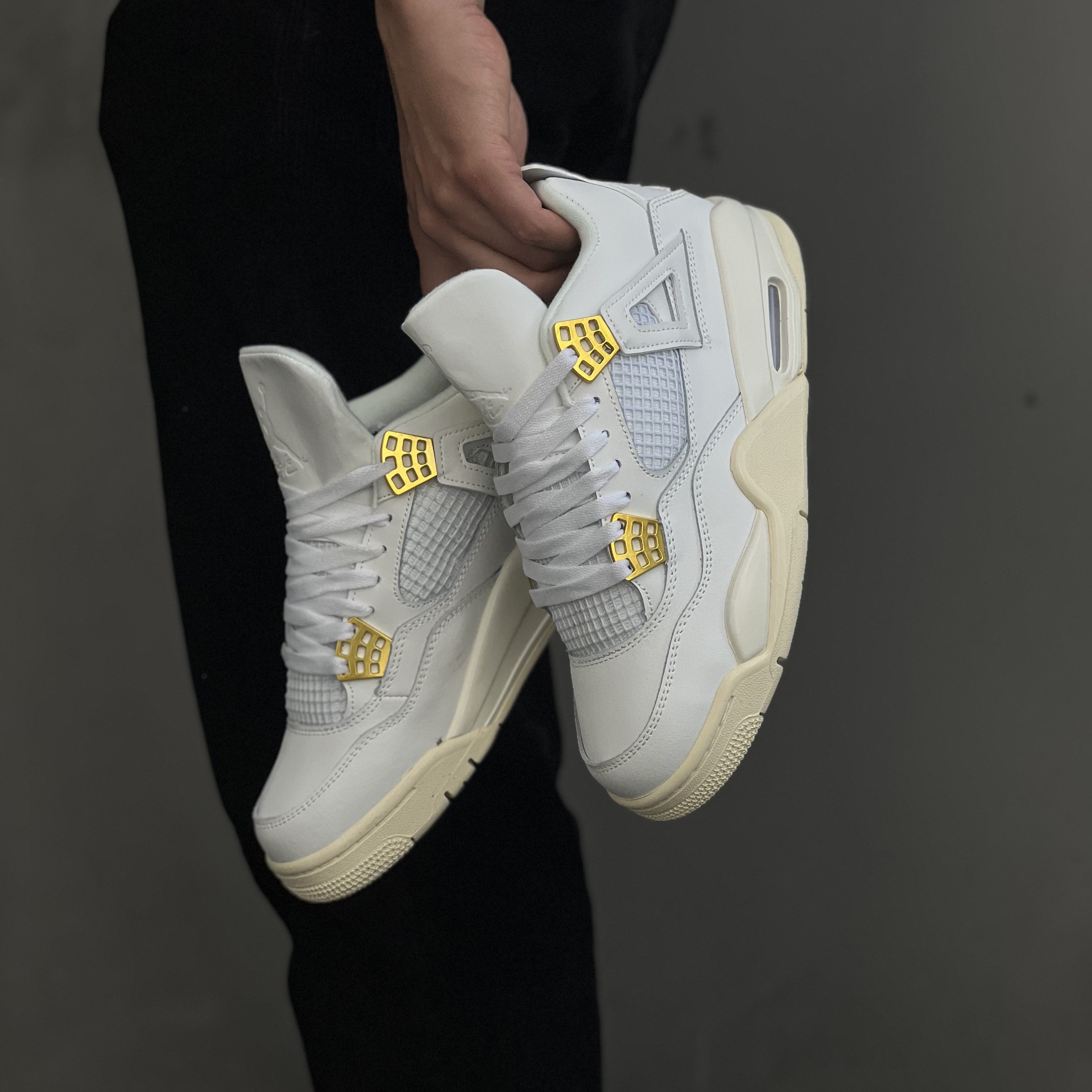 Air Jordan IV / Sail Metallic Gold