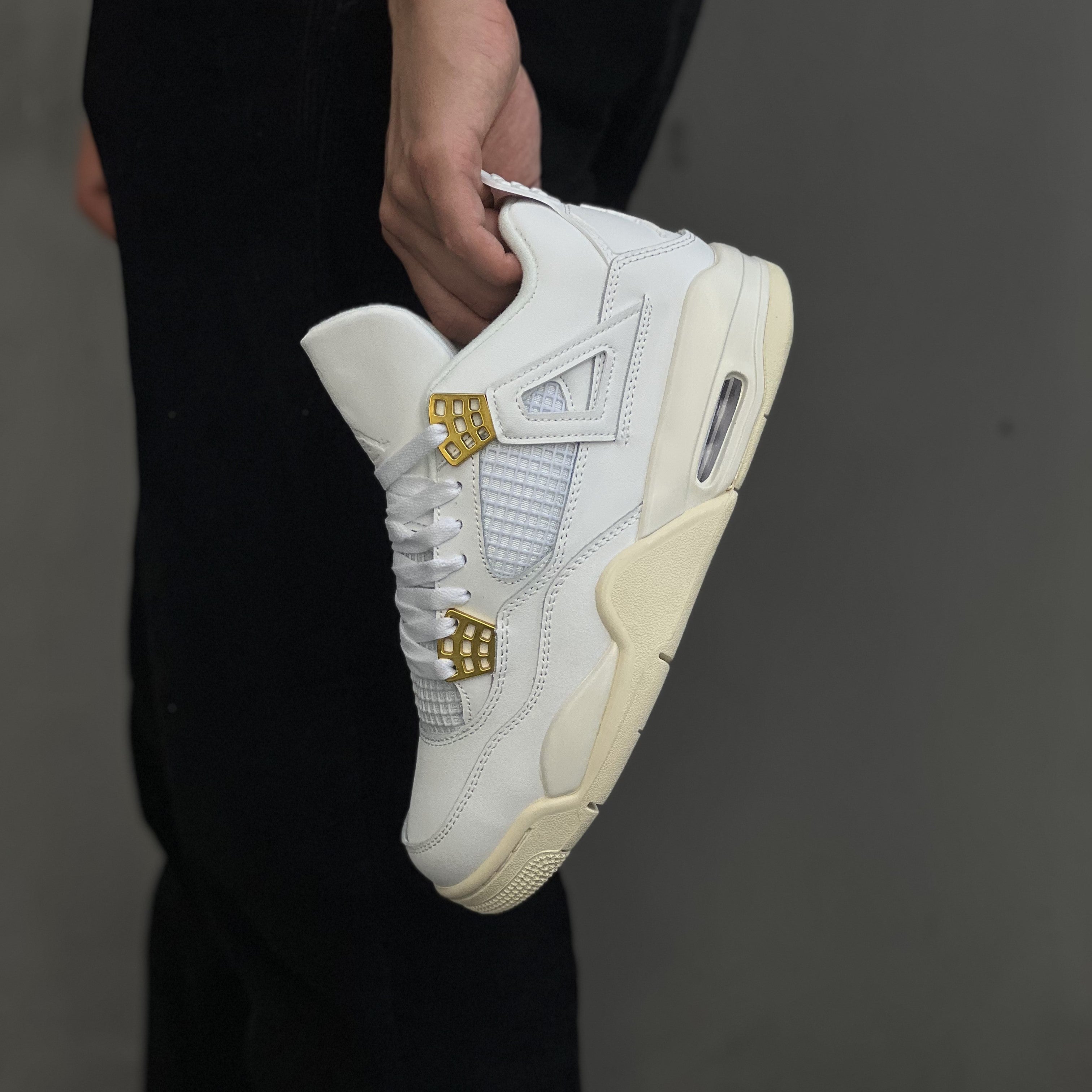 Air Jordan IV / Sail Metallic Gold