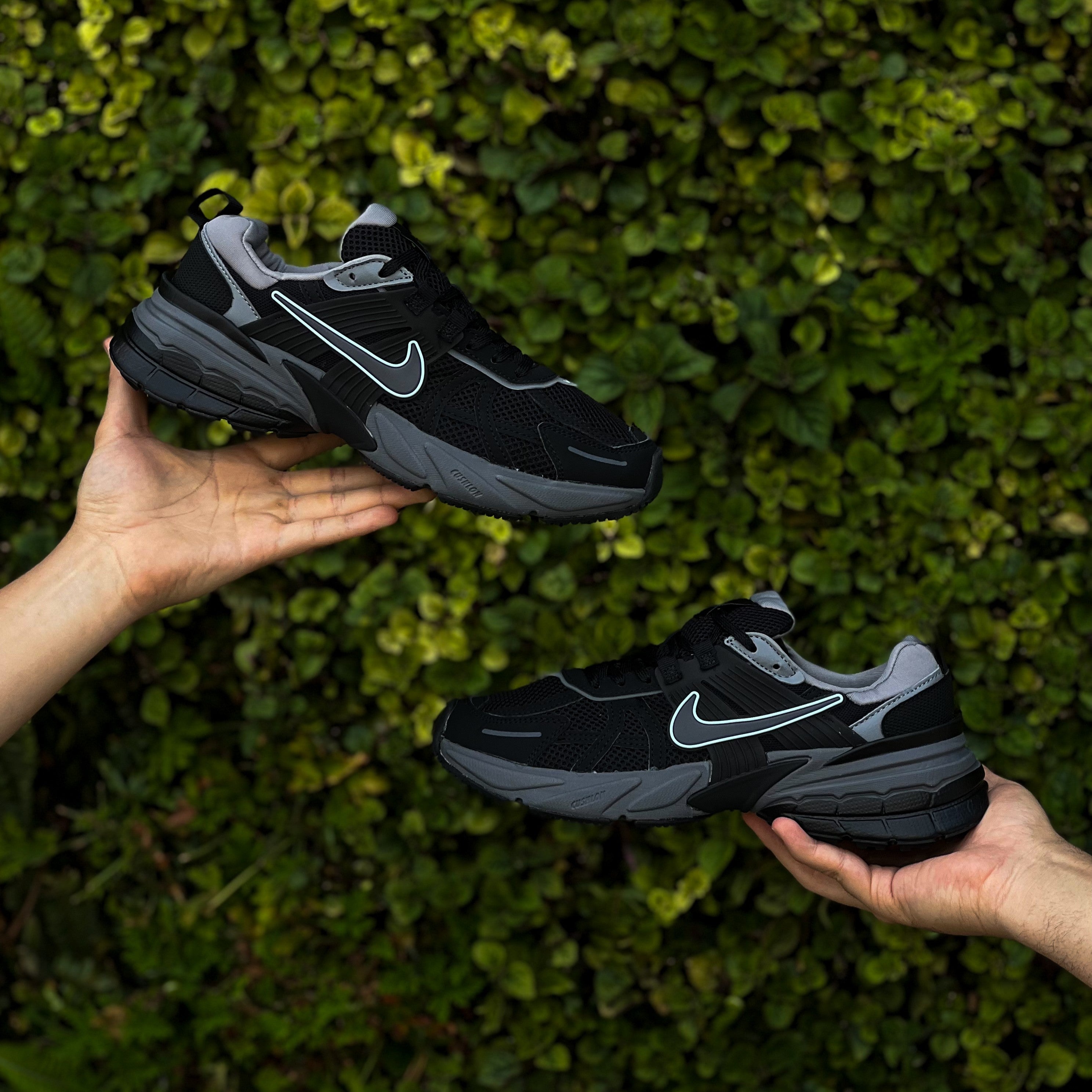 NIKE V2K RUN / Carbon Black