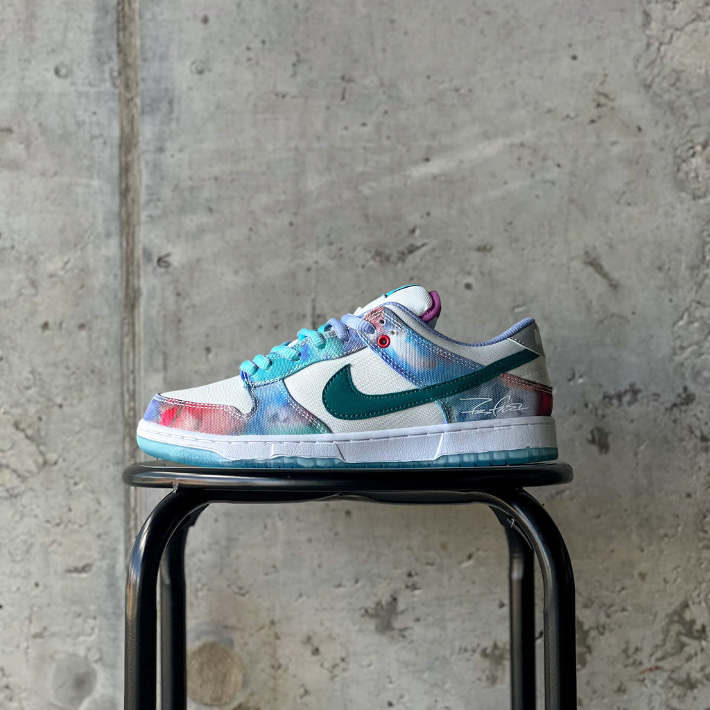 NIKE DUNK SB / Futura Laboratories Bleached Aqua - Low