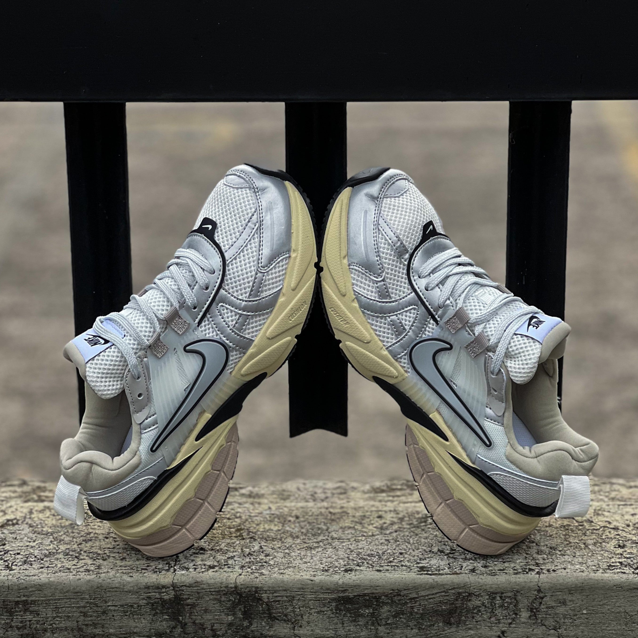 NIKE V2K RUN / Pure Platinum