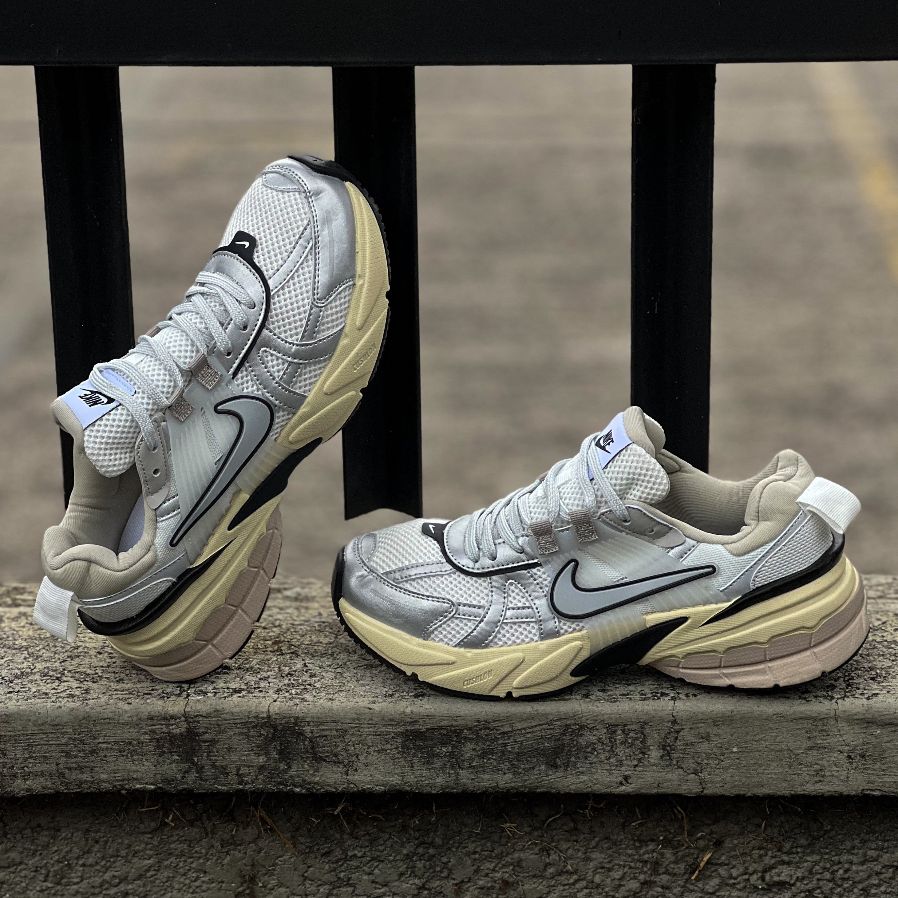 NIKE V2K RUN / Pure Platinum