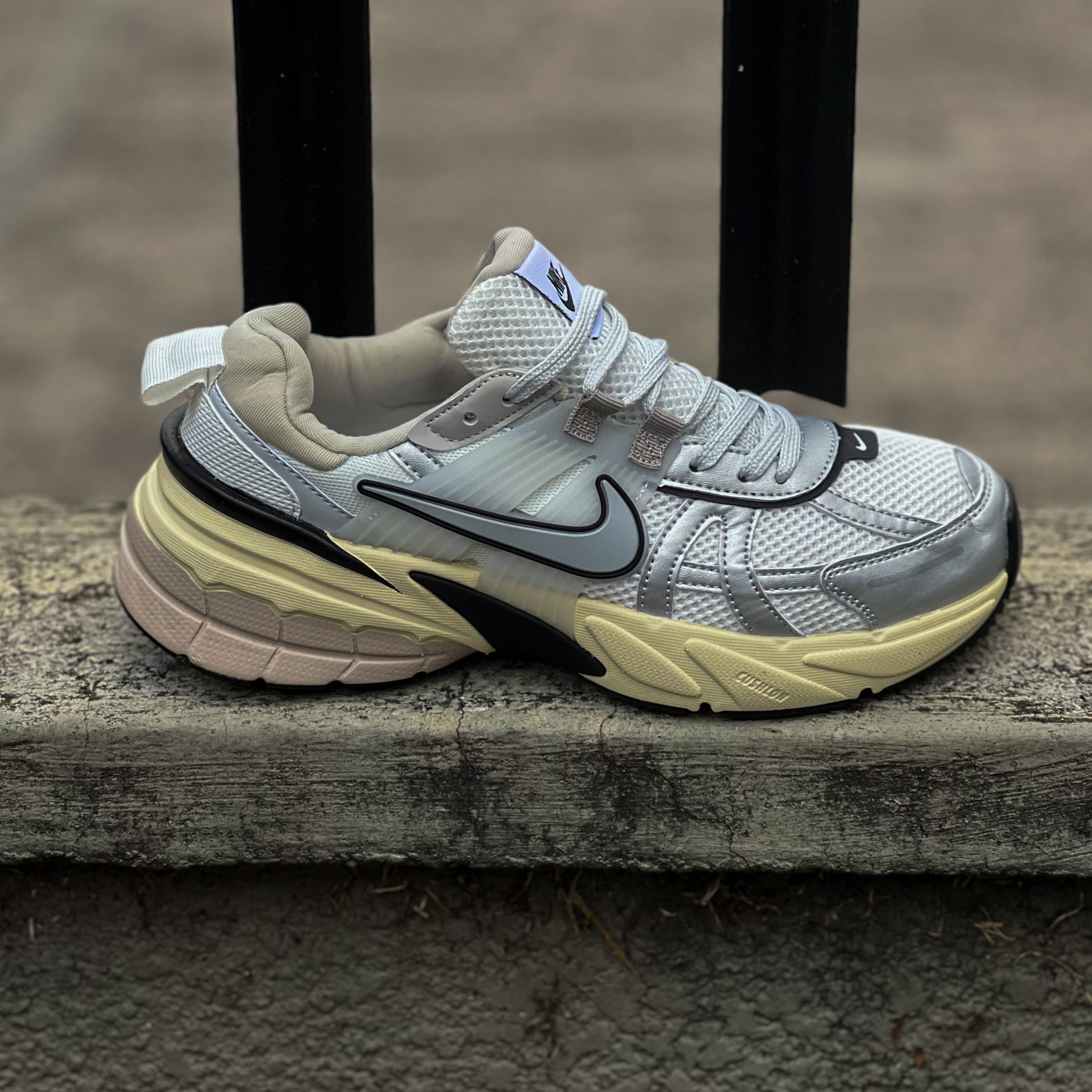 NIKE V2K RUN / Pure Platinum