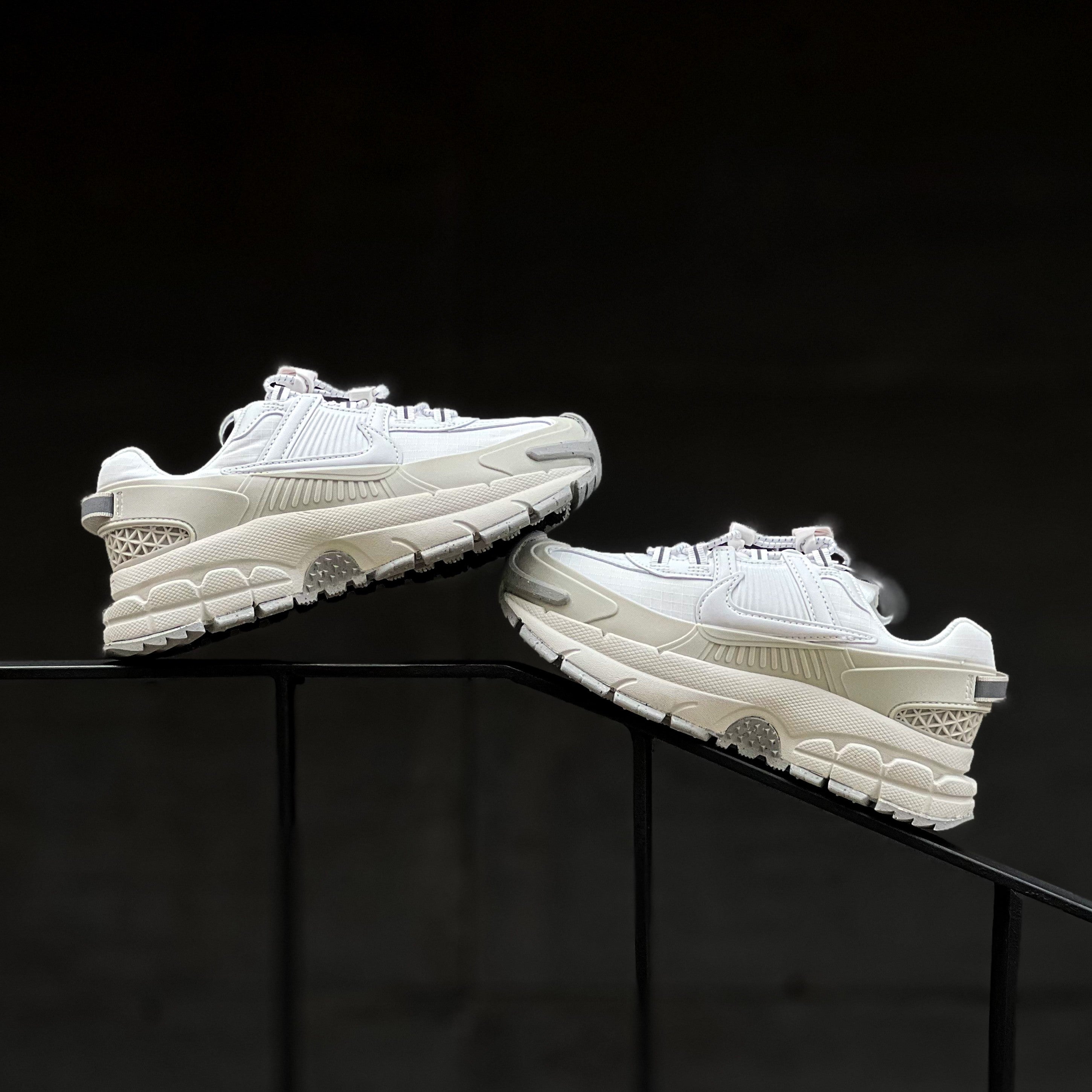 Nike Zoom Vomero / Roam White