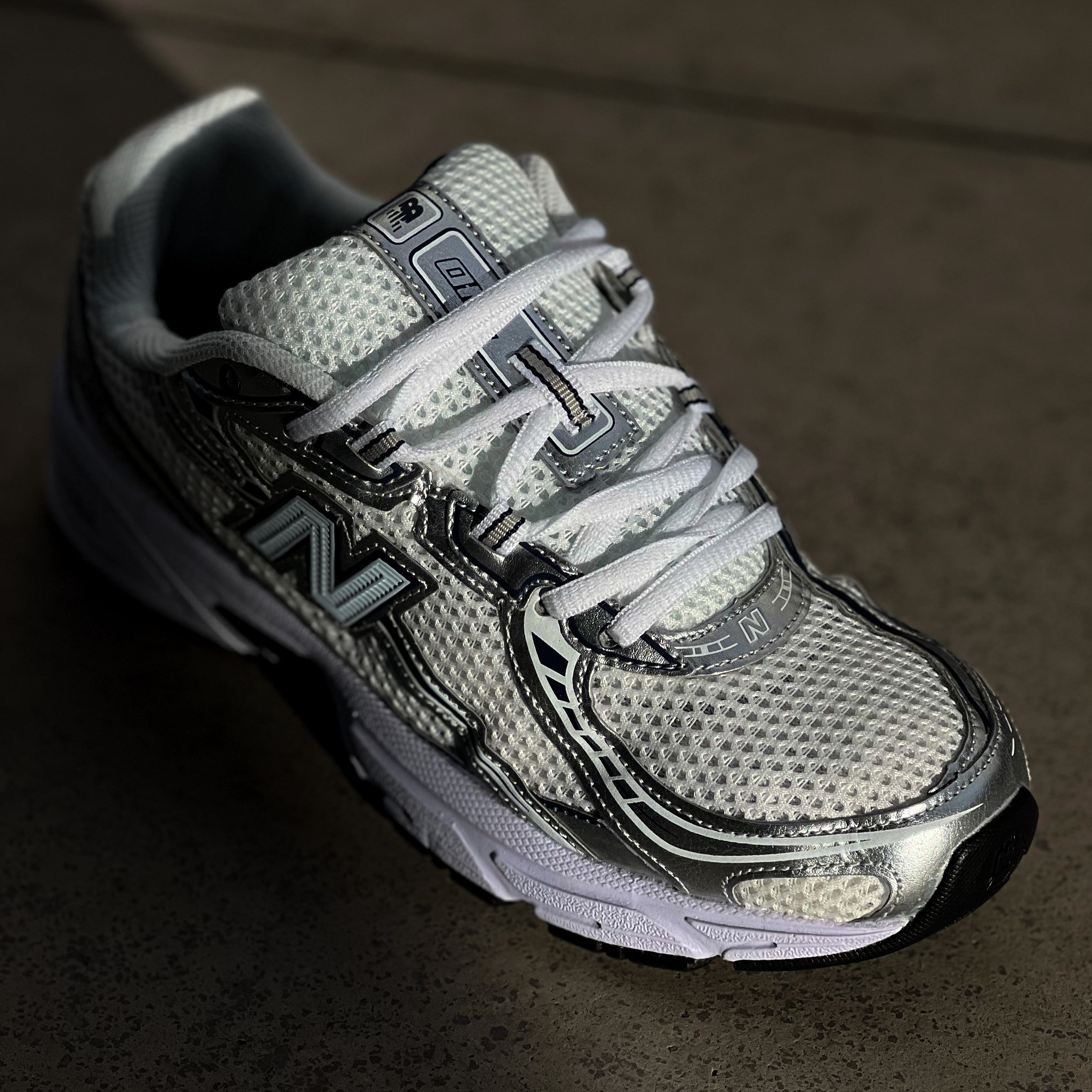 NEW BALANCE 740 / White Shadow