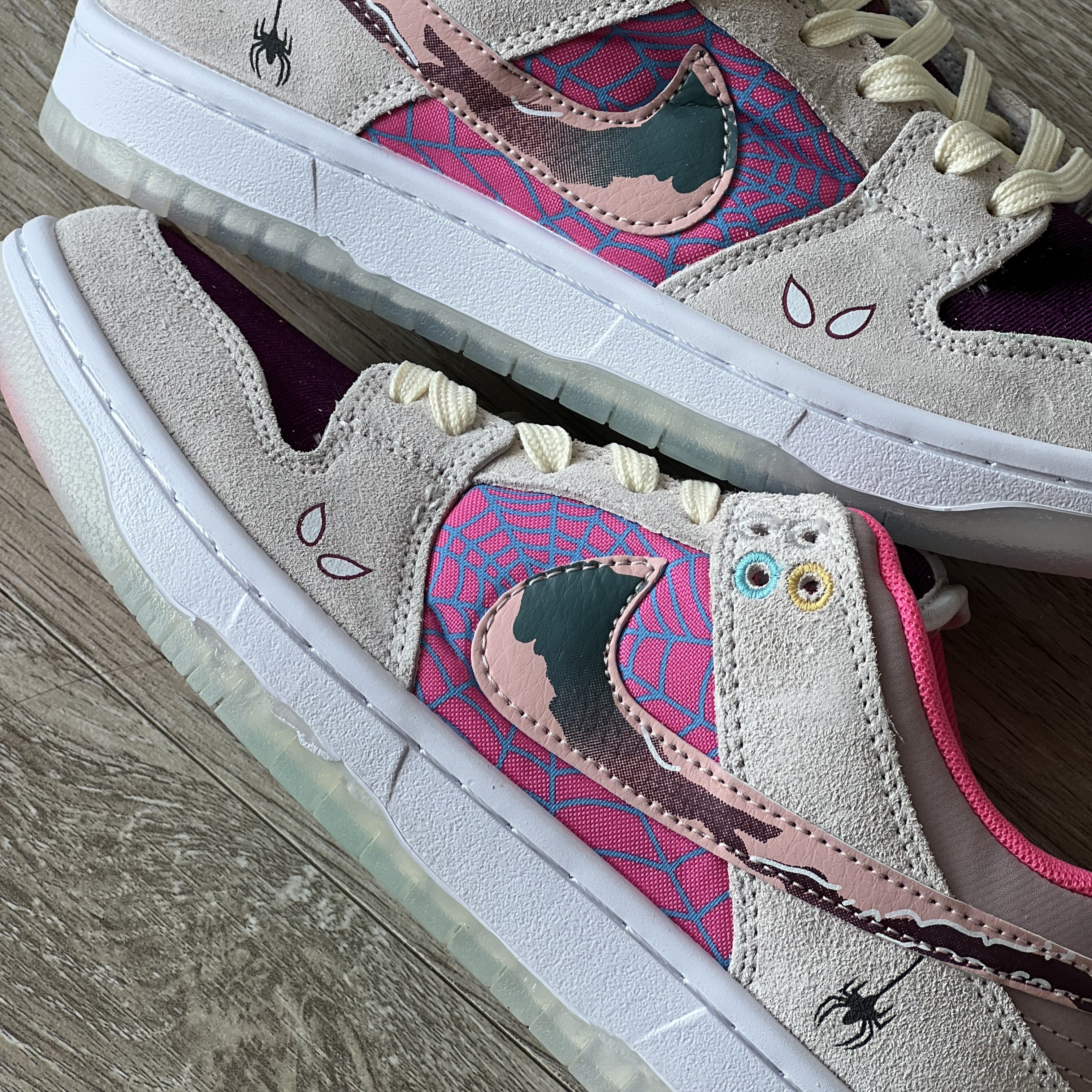 NIKE DUNK SB / Spider-Gwen - Low