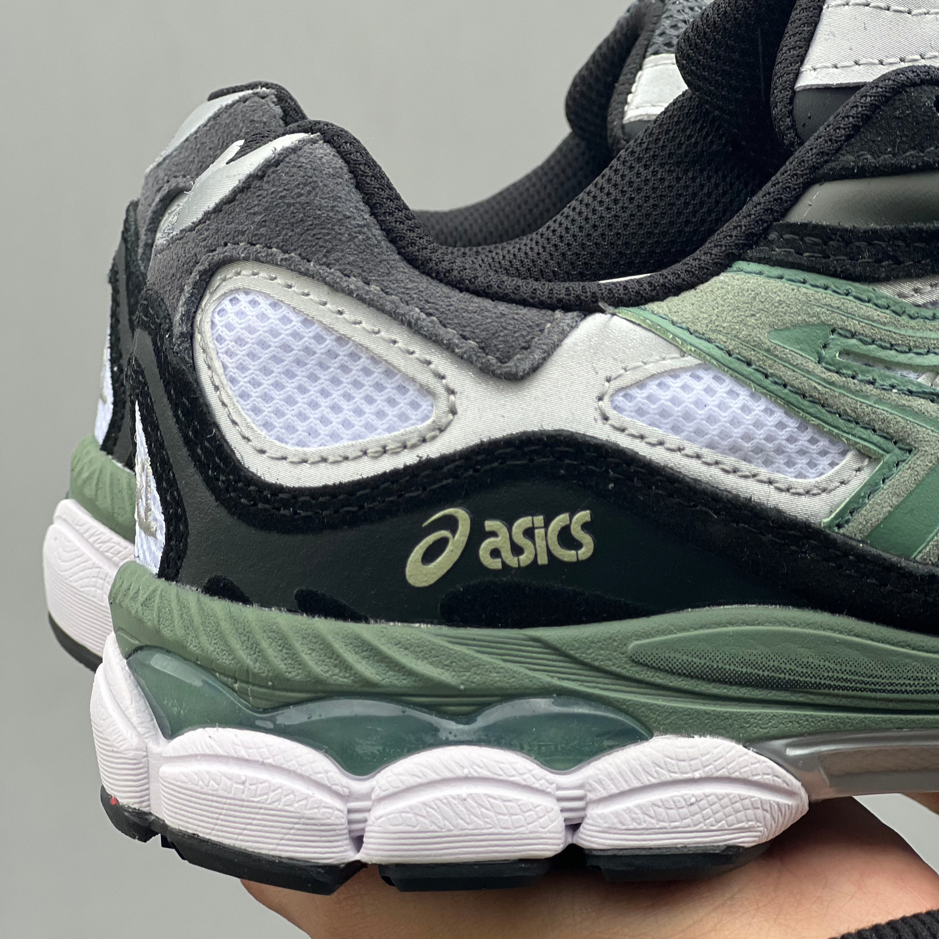 ASICS Gel NYC / Black - Mint green