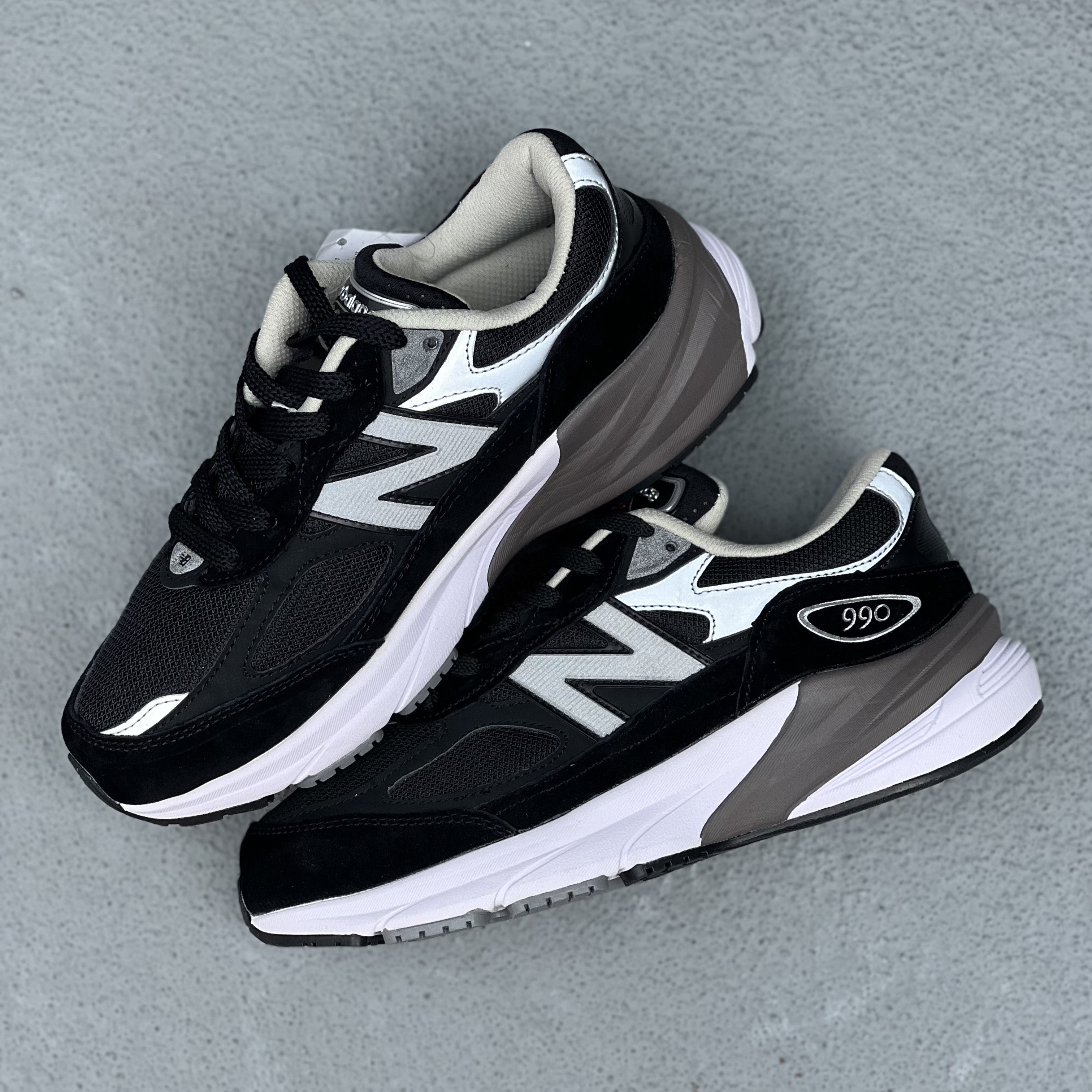 New Balance 990 / Black - Navy MiUSA