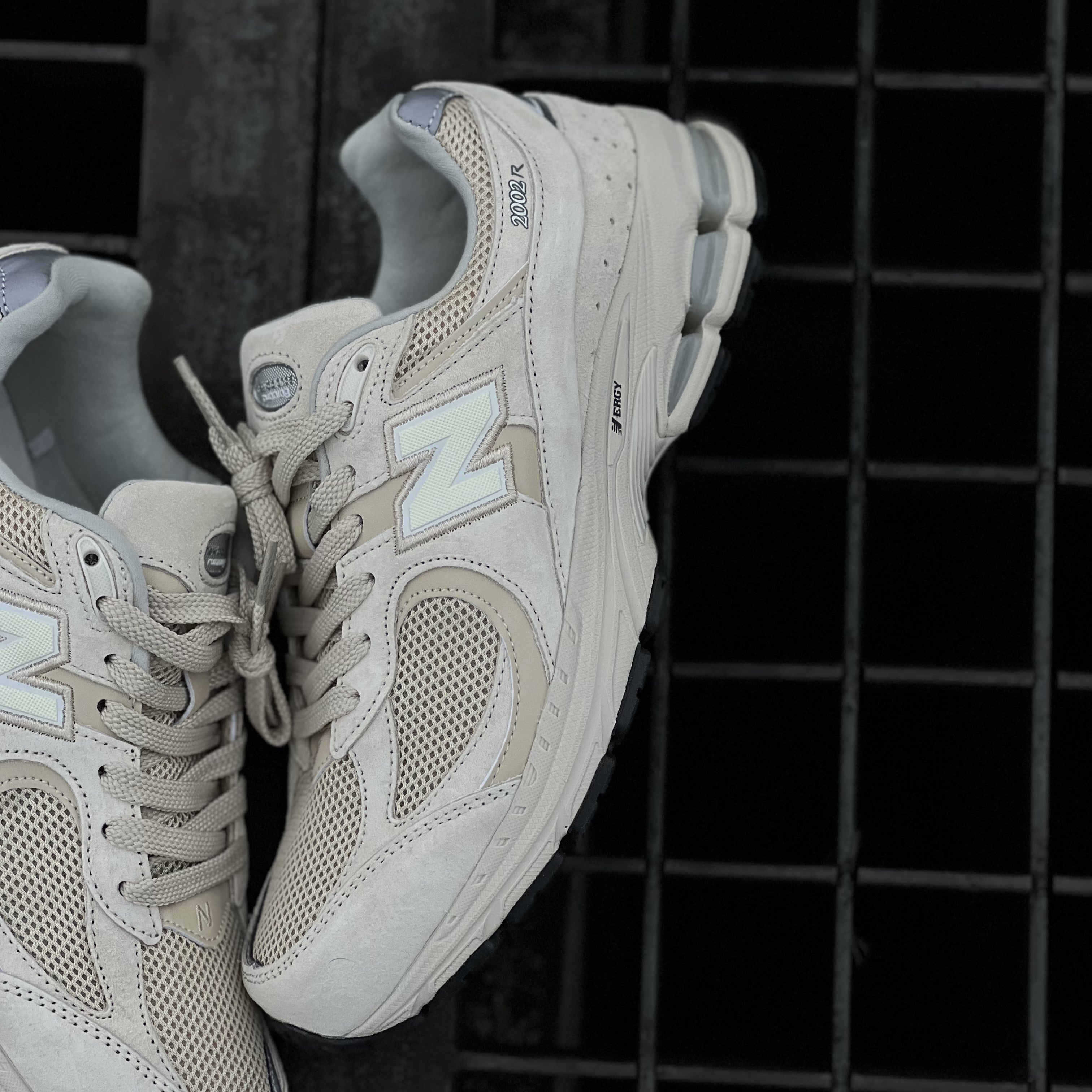 New Balance 2002R / White Cream