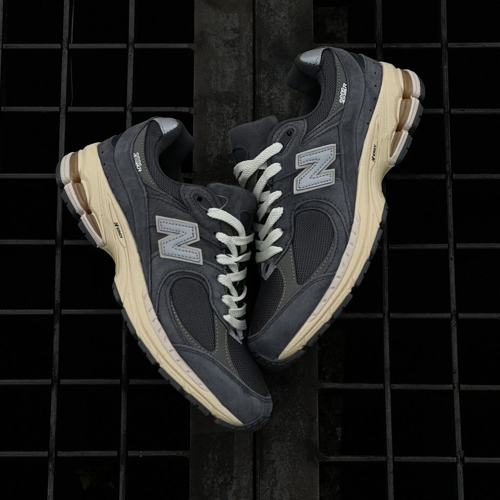 New Balance 2002R / Dark grey